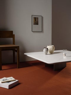 Mesa baja Jimo de microcemento y acero inoxidable by Marlot Baus