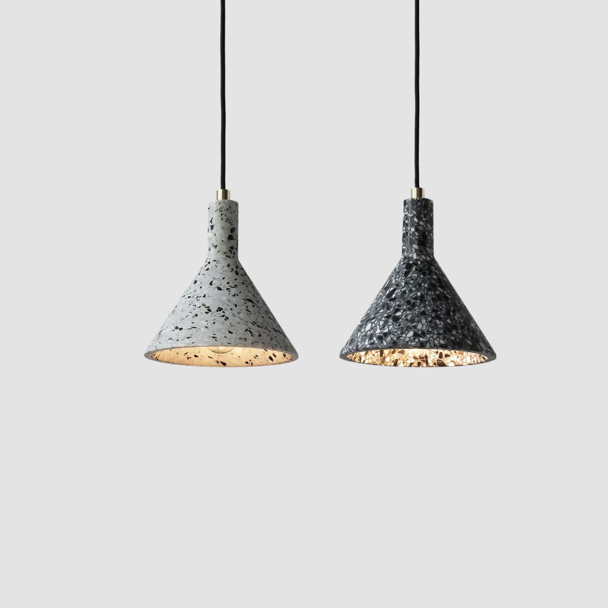 'JIN' pendant lamp
Black terrazzo
White terrazzo

Measures: 21 cm high; 918 cm diameter
Wire: 2 meters adjustable, black.

Bulb: E27 LED 3W 100-240V 80Ra 200LM 2700K - Comptable with US electric system.

Bentu Design furniture and lightings derive