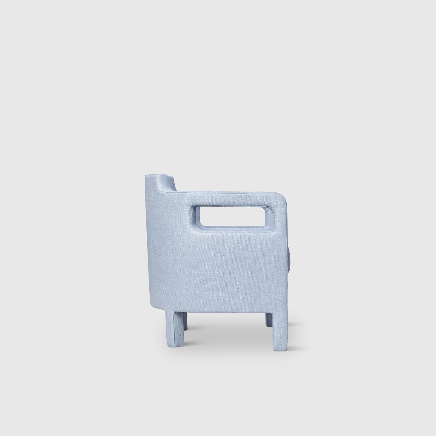 This Jinbao street lounge chair by Yabu Pushelberg is presented in an ice blue Winchester Street Cielo linen blend fabric from the Man of Parts collection.

The unique profile of the fully upholstered Jinbao Street lounge chair by Yabu Pushelberg