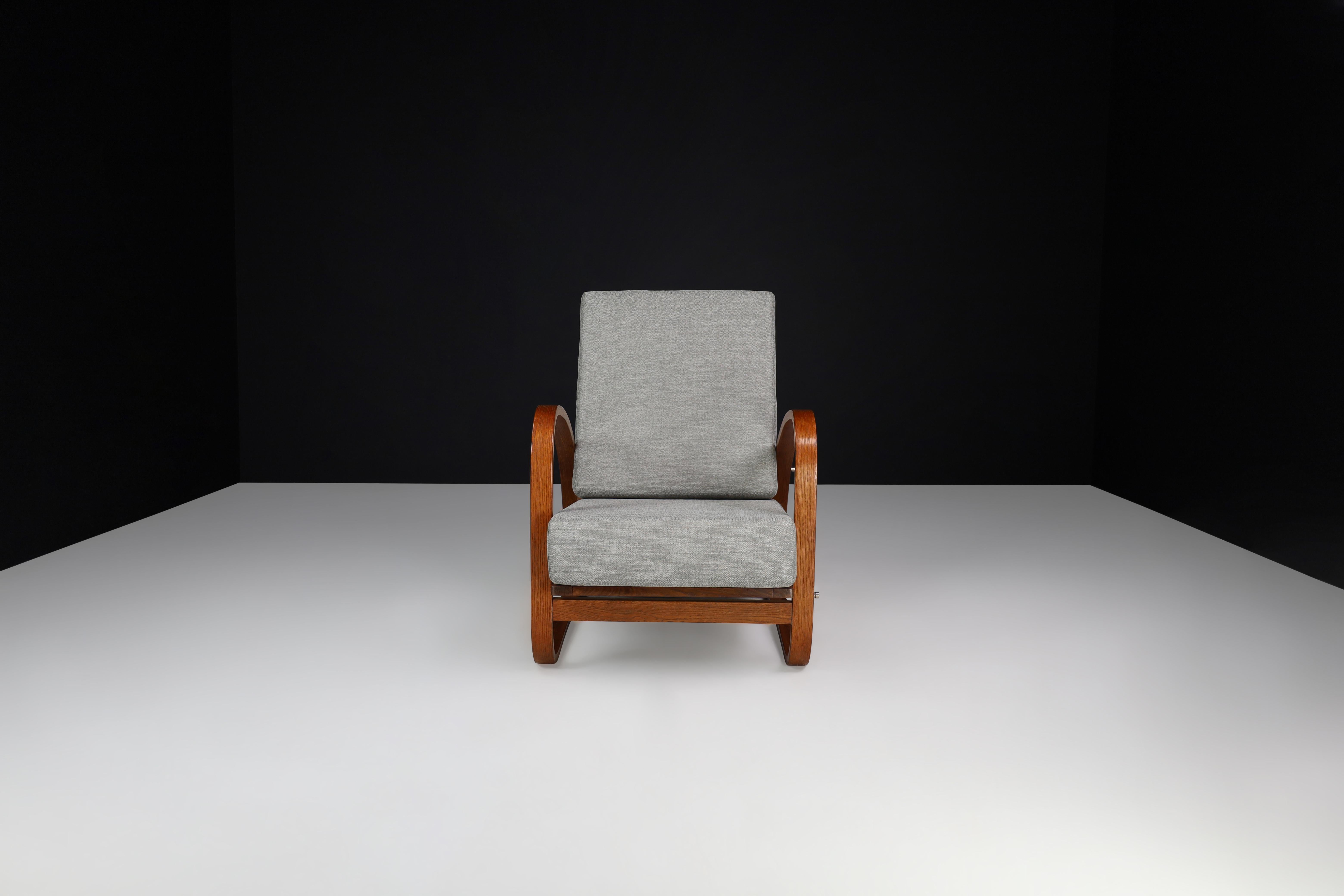 Jindrich Halabala Adjustable H-70 Oak Bentwood Lounge Chair, Praque 1930s For Sale 4