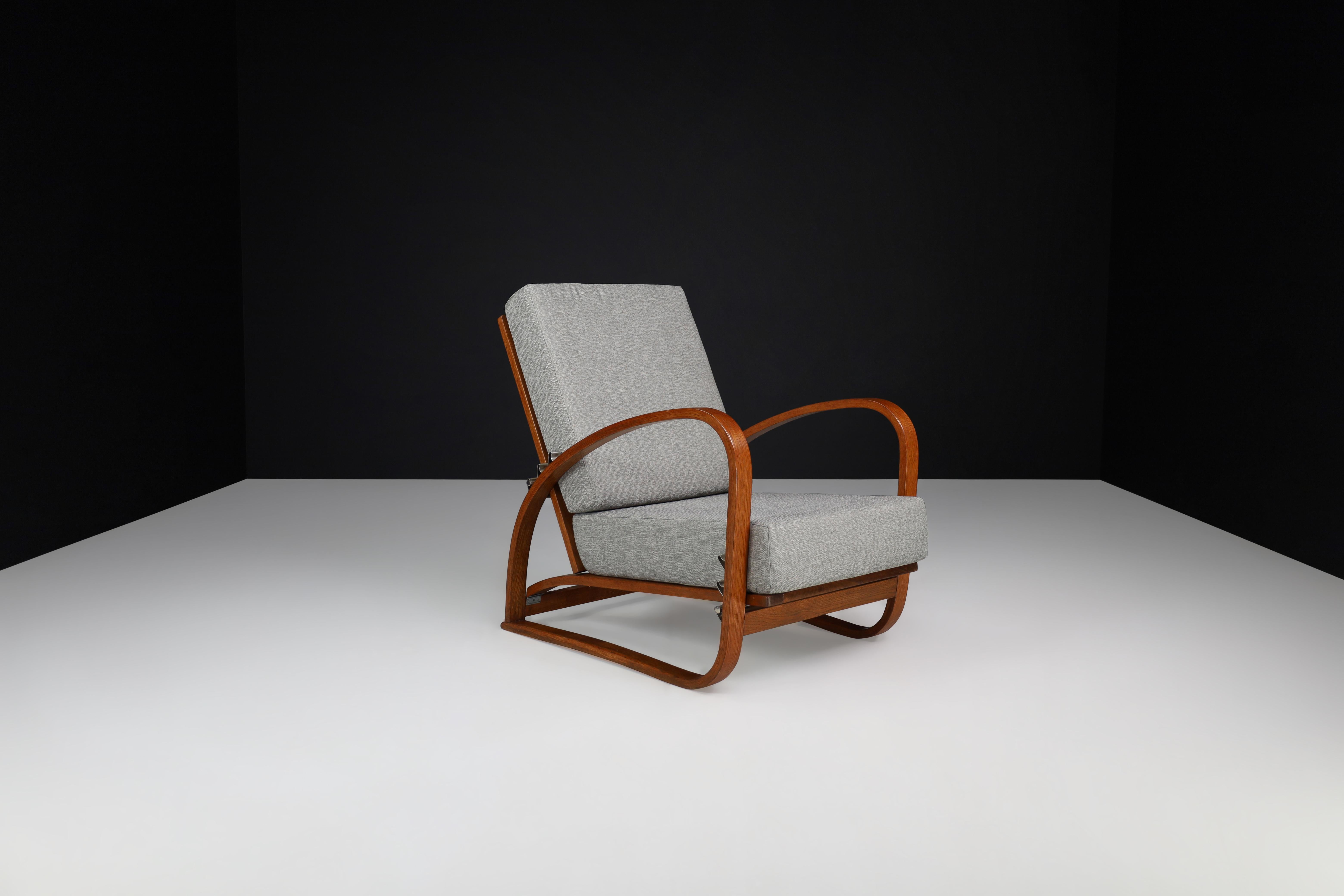 Art Deco Jindrich Halabala Adjustable H-70 Oak Bentwood Lounge Chair, Praque 1930s For Sale