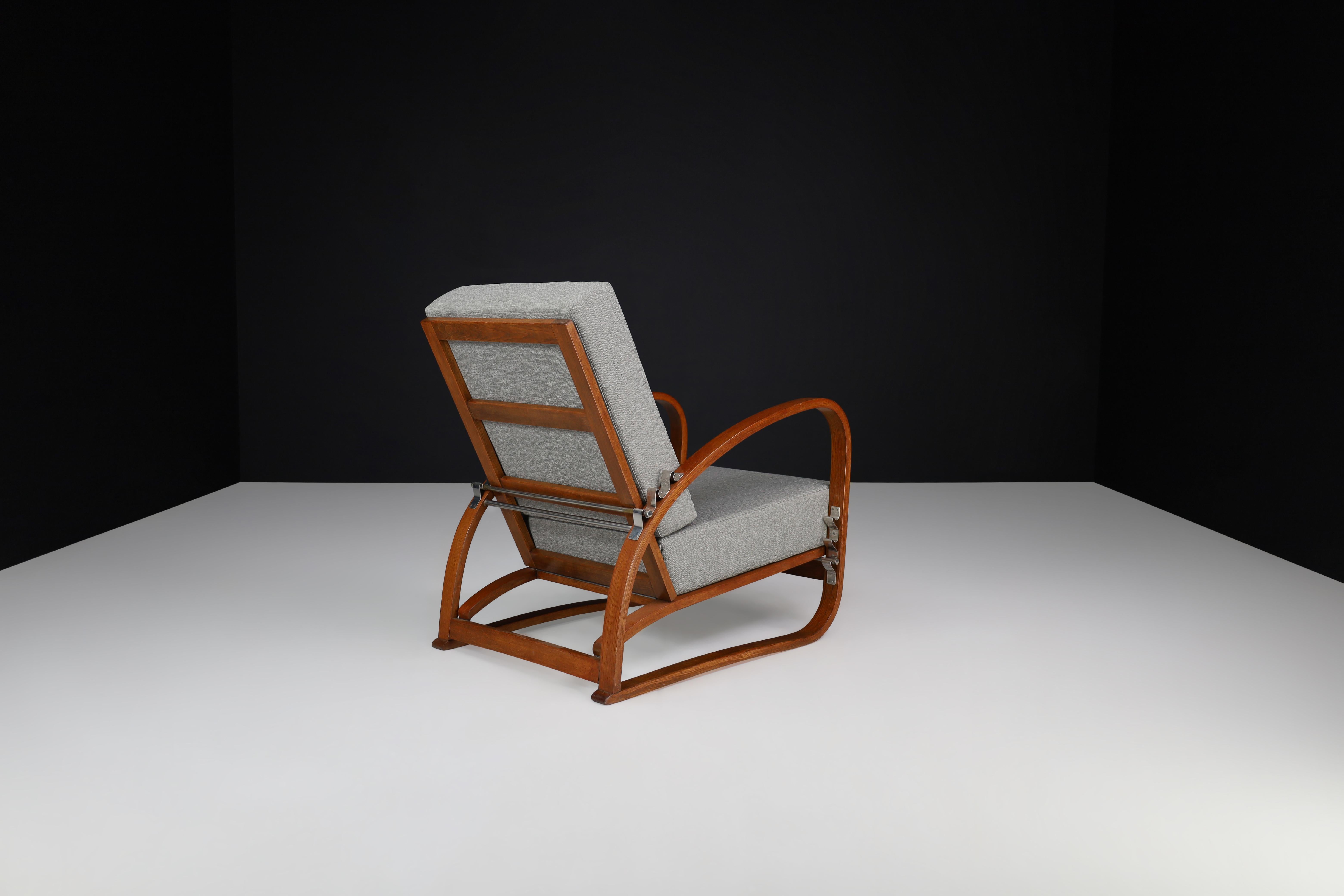 Jindrich Halabala Adjustable H-70 Oak Bentwood Lounge Chair, Praque 1930s For Sale 1