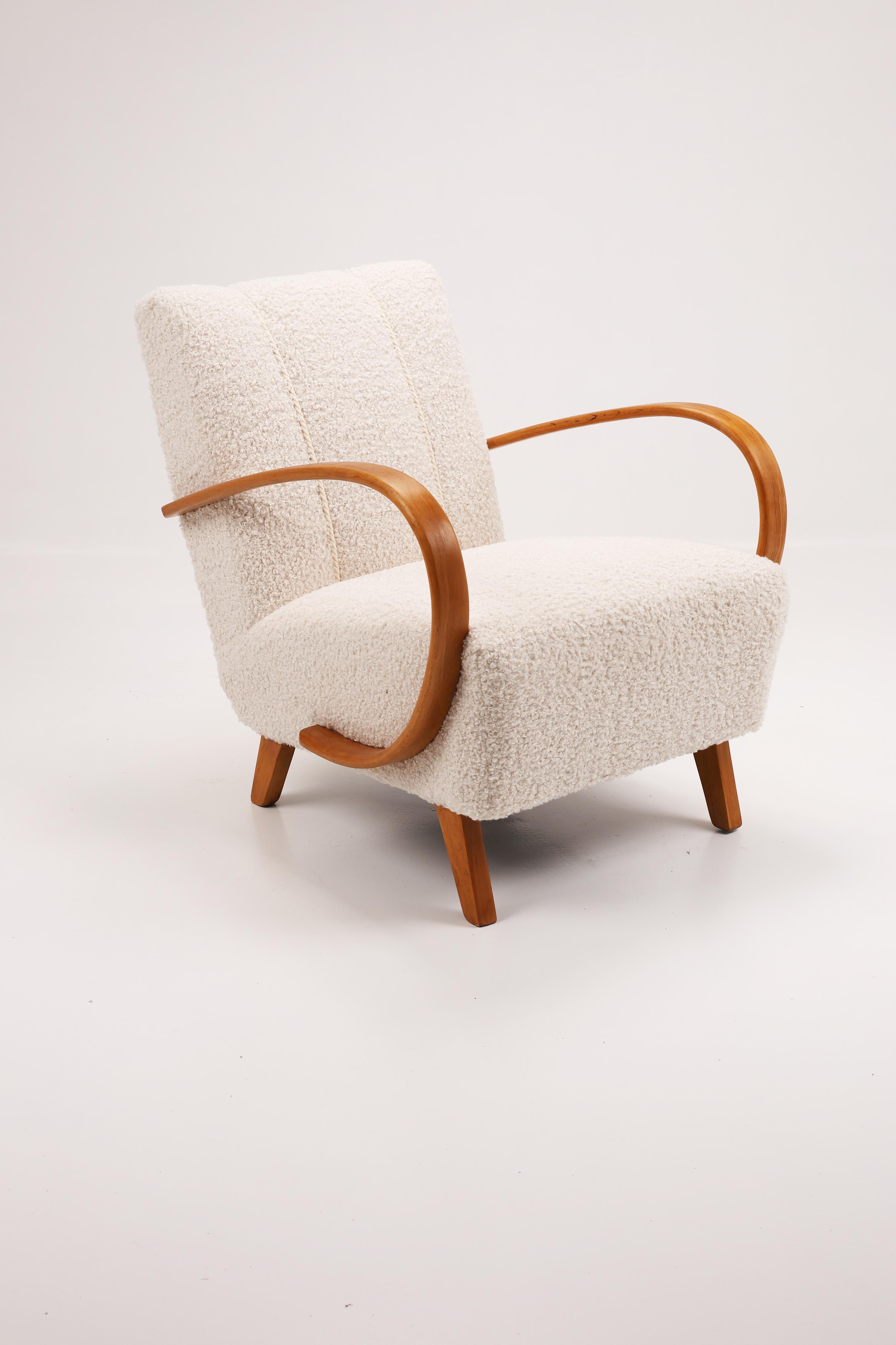Jindřich Halabala Armchair, Model H-410, Czechoslovakia, 1950s in vendita 4