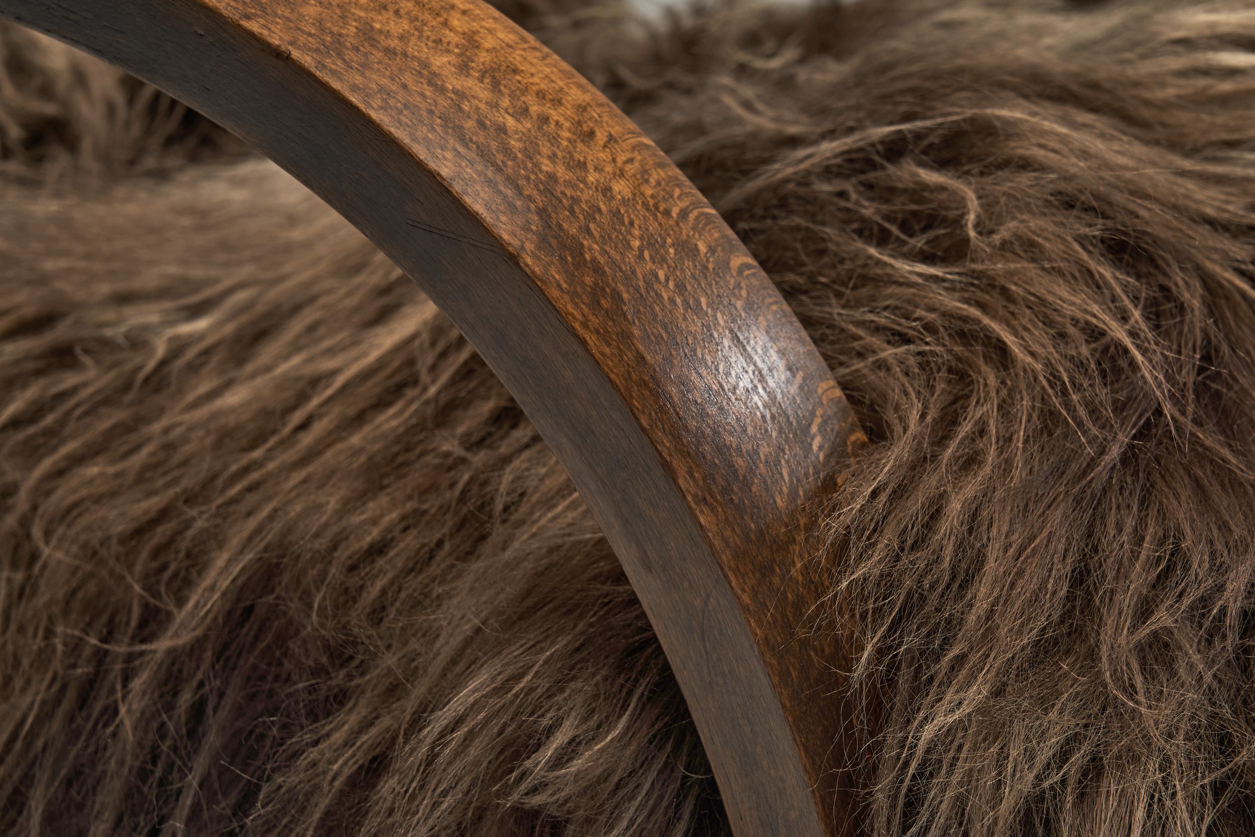 Jindřich Halabala Fauteuil tapissé en peau de mouton, Tchécoslovaquie, années 1930 en vente 6