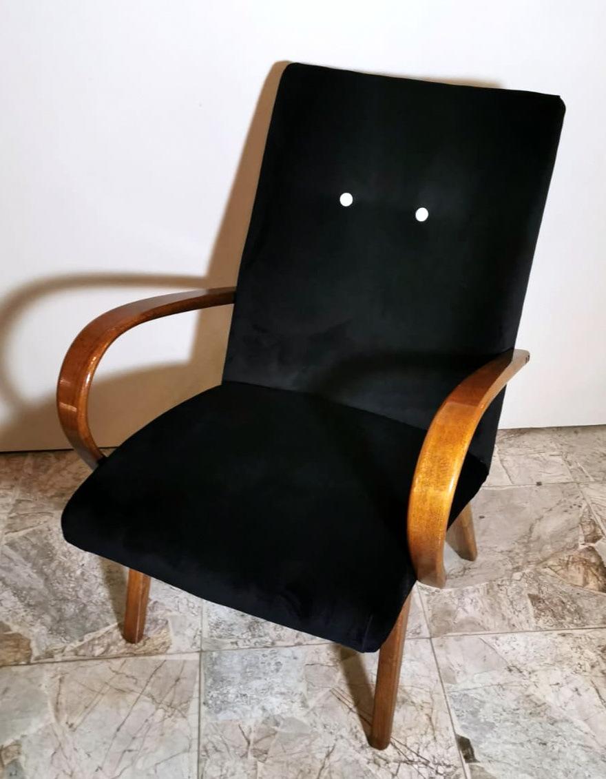 Paire de fauteuils Art déco tchécoslovaques attribués à Jindrich Halabala. en vente 3