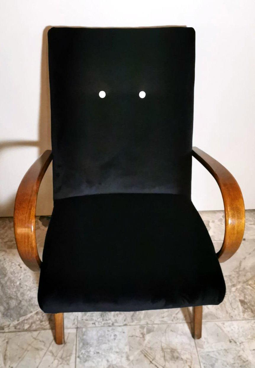 Paire de fauteuils Art déco tchécoslovaques attribués à Jindrich Halabala. en vente 4