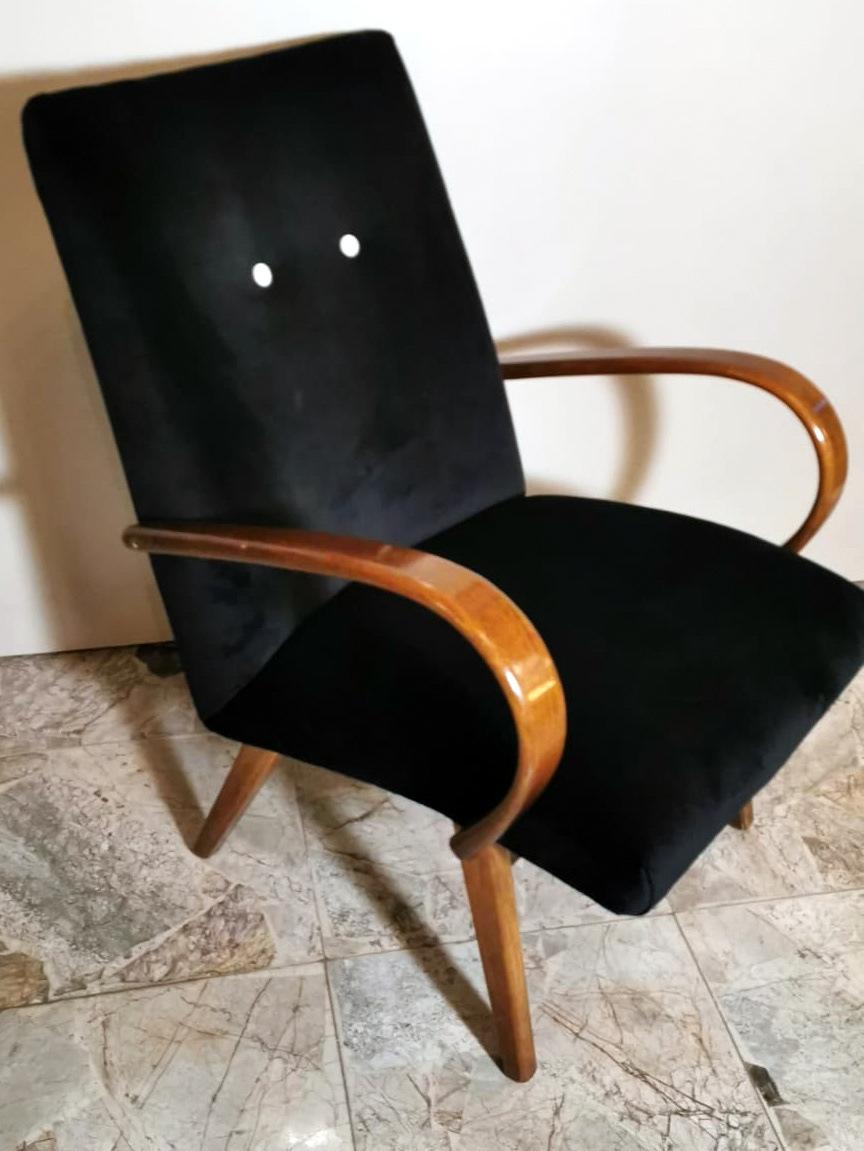 Paire de fauteuils Art déco tchécoslovaques attribués à Jindrich Halabala. en vente 5