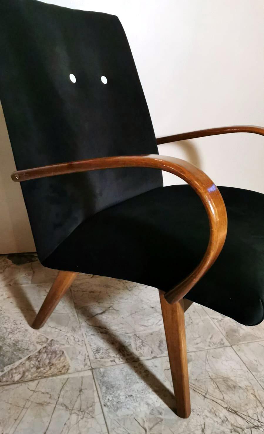 Paire de fauteuils Art déco tchécoslovaques attribués à Jindrich Halabala. en vente 7