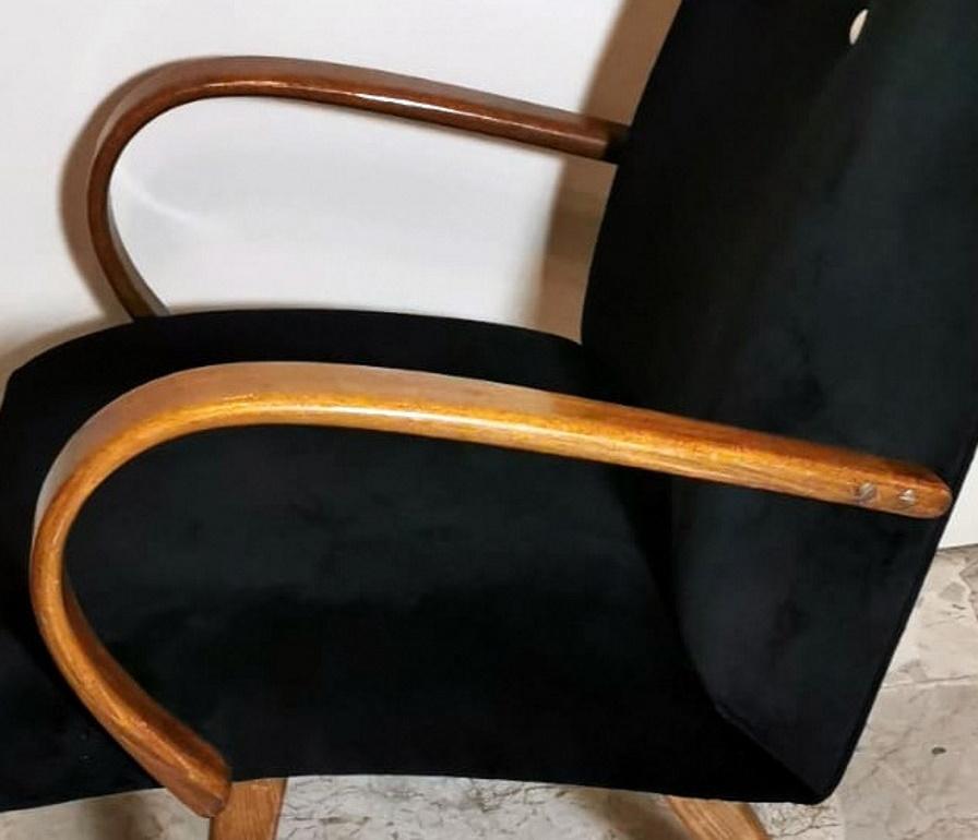Paire de fauteuils Art déco tchécoslovaques attribués à Jindrich Halabala. en vente 8