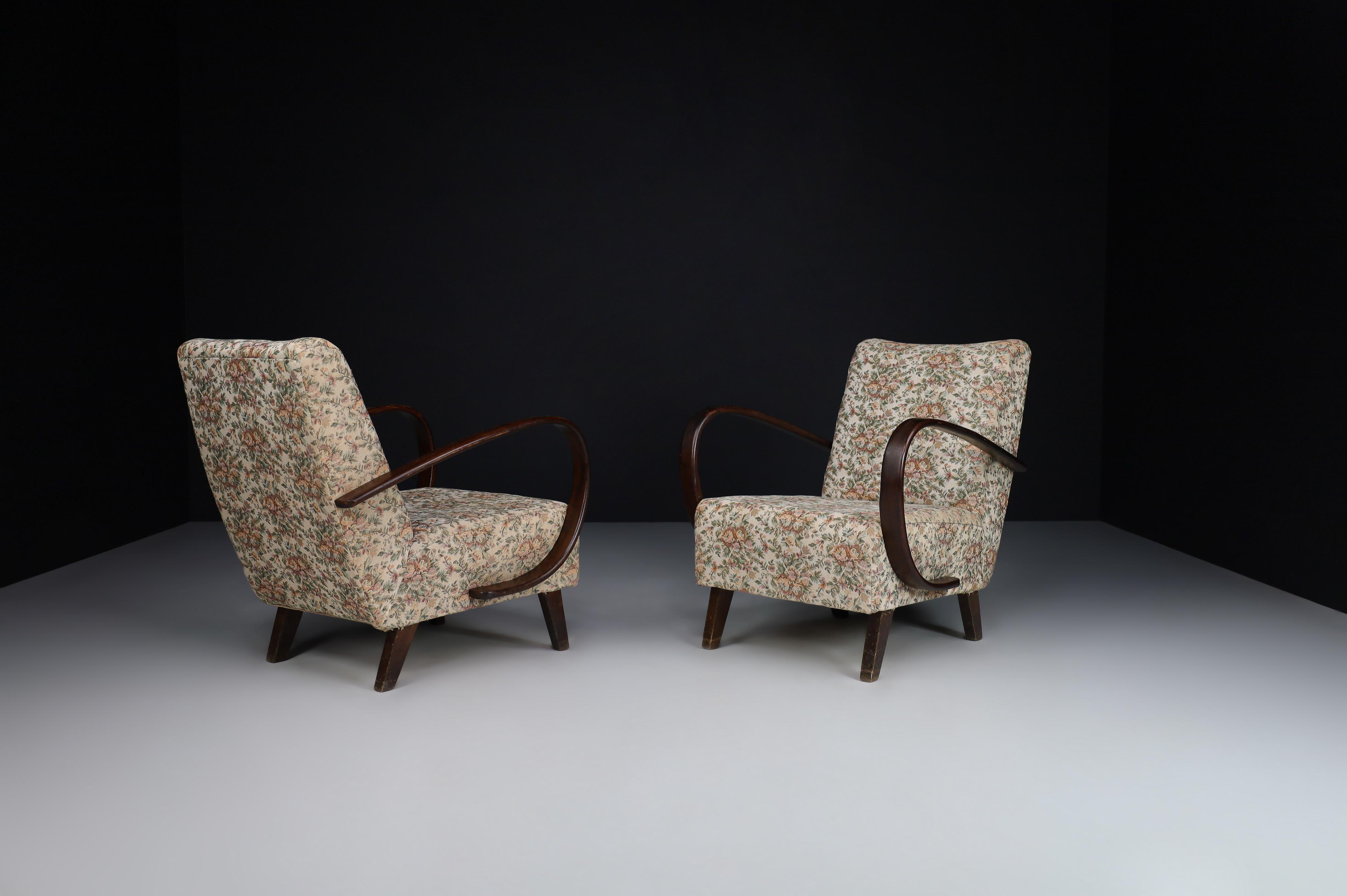 20th Century Jindrich Halabala Bentwood Armchairs with Original Floral Upholstery, 1940s