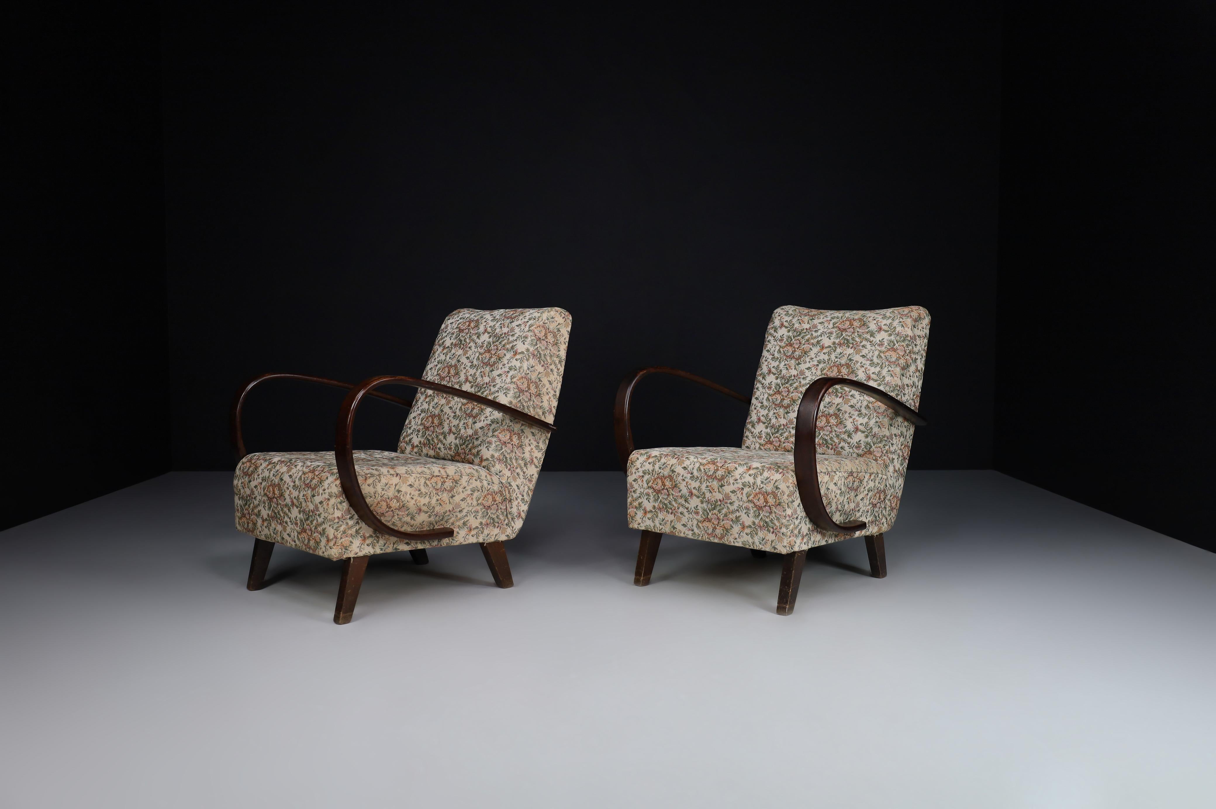Jindrich Halabala Bentwood Armchairs with Original Floral Upholstery, 1940s 1