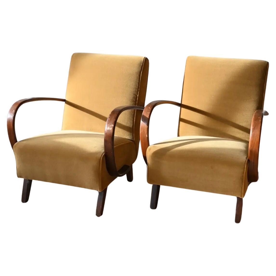 Jindrich Halabala Chairs in Yellow Mohair en vente
