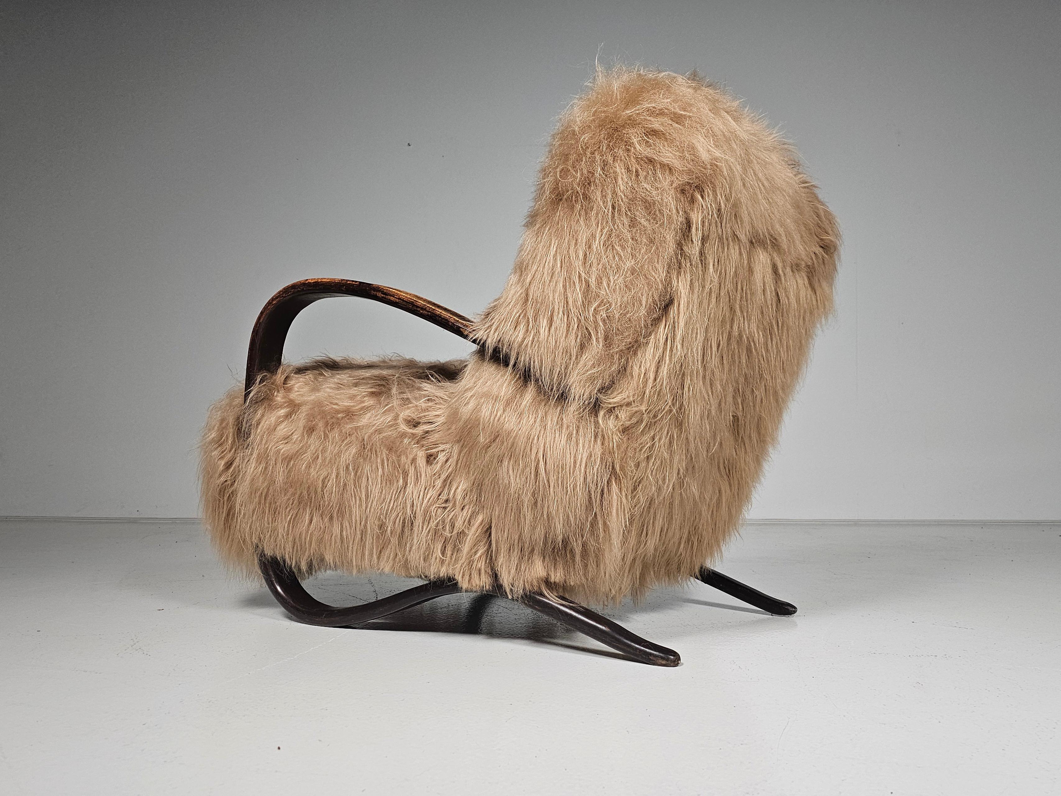 Jindrich Halabala Lounge Chair in Beige Mongolian Sheepskin, 1930s In Good Condition In amstelveen, NL