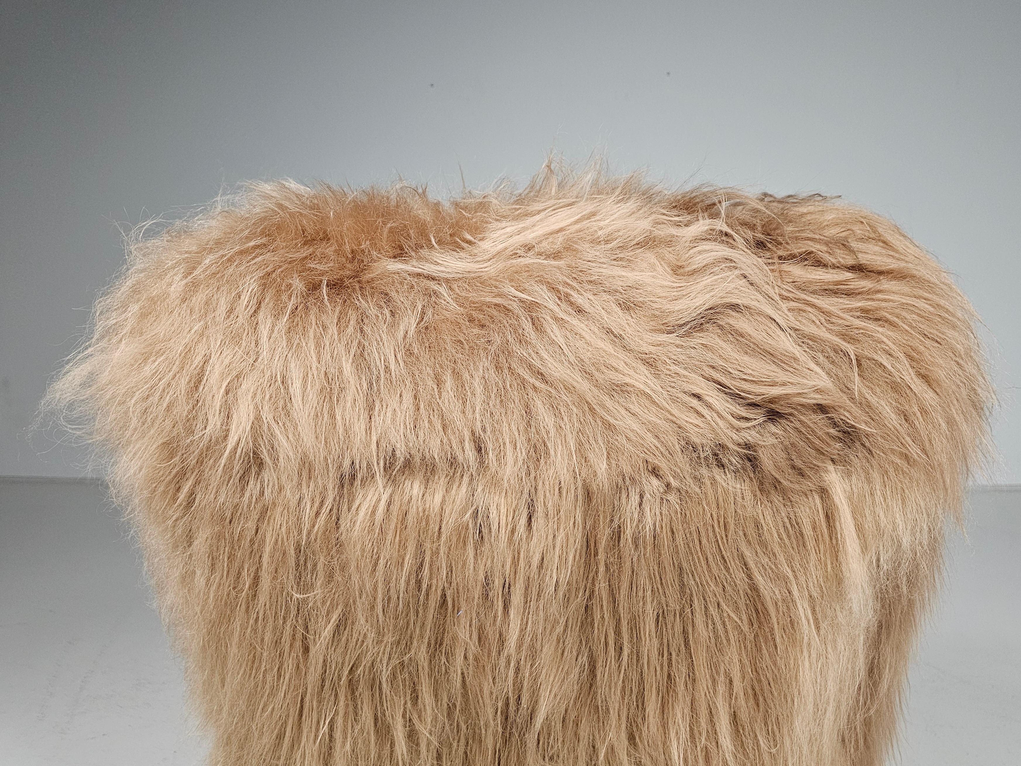 Jindrich Halabala Lounge Chair in Beige Mongolian Sheepskin, 1930s In Good Condition In amstelveen, NL