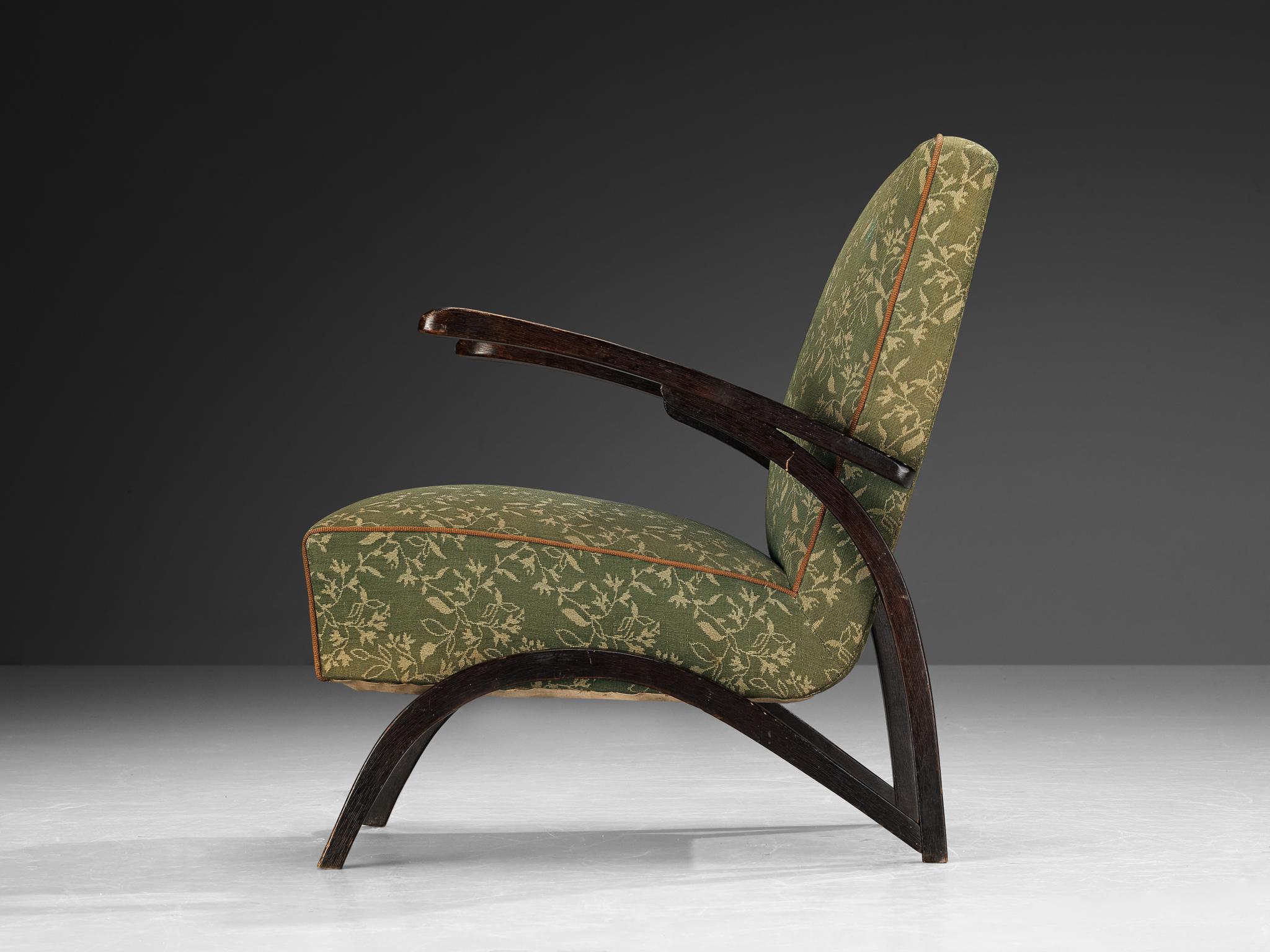 Art déco Jindřich Halabala Lounge Chair en tissu floral vert en vente