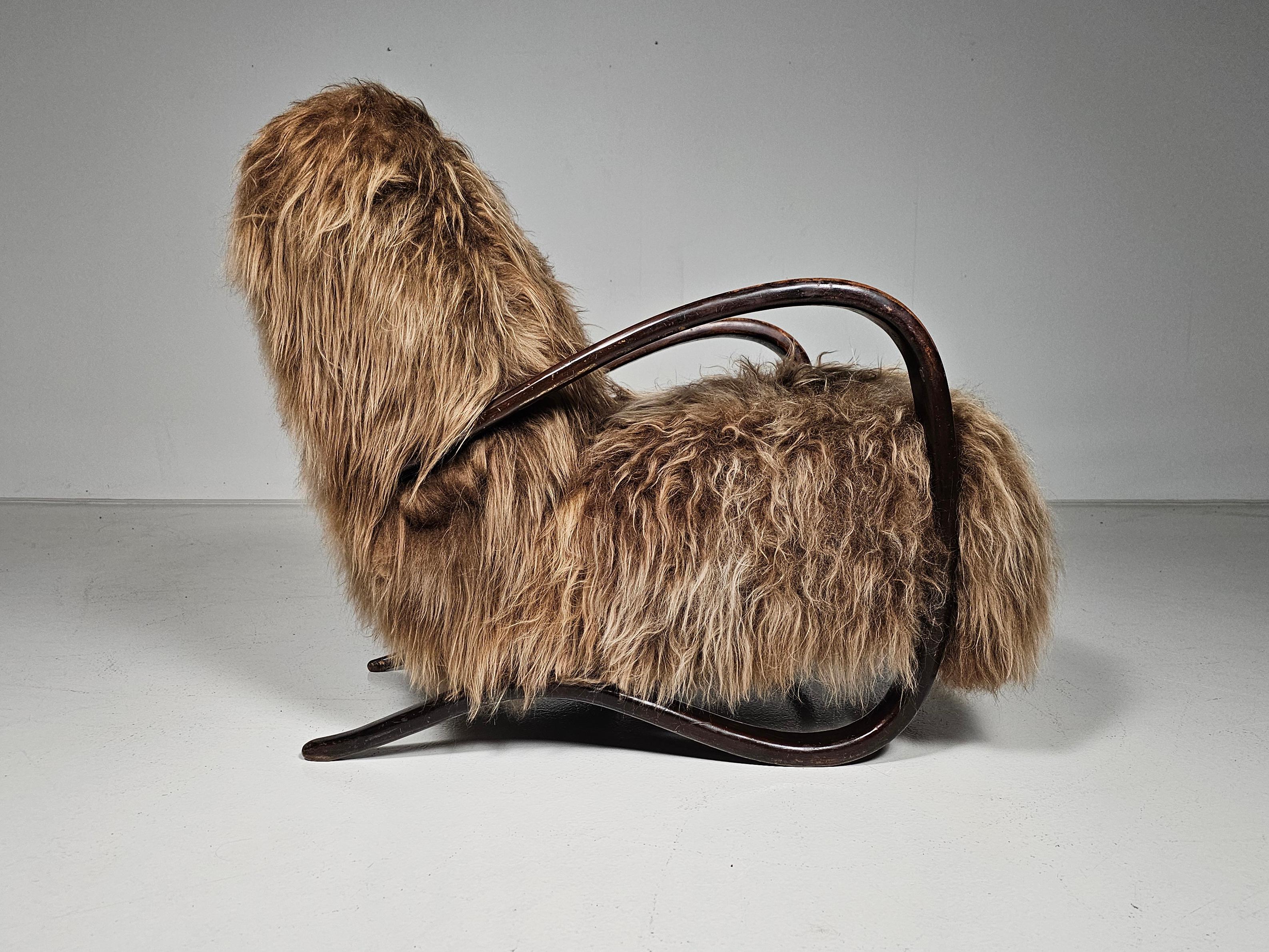 Jindrich Halabala Lounge Chairs in mixed brown Mongolian Sheepskin, 1930s In Good Condition In amstelveen, NL