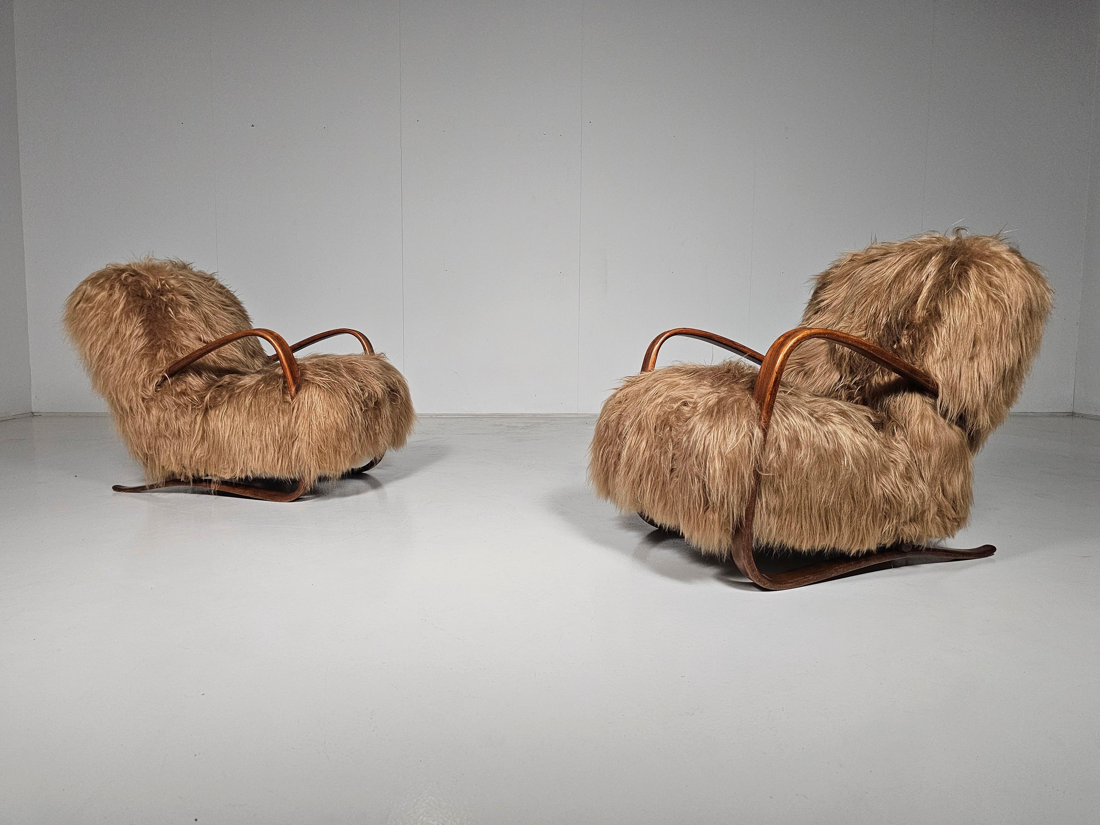 Sillas de salón Jindrich Halabala en piel de oveja de Mongolia beige, años 30 Art Decó en venta