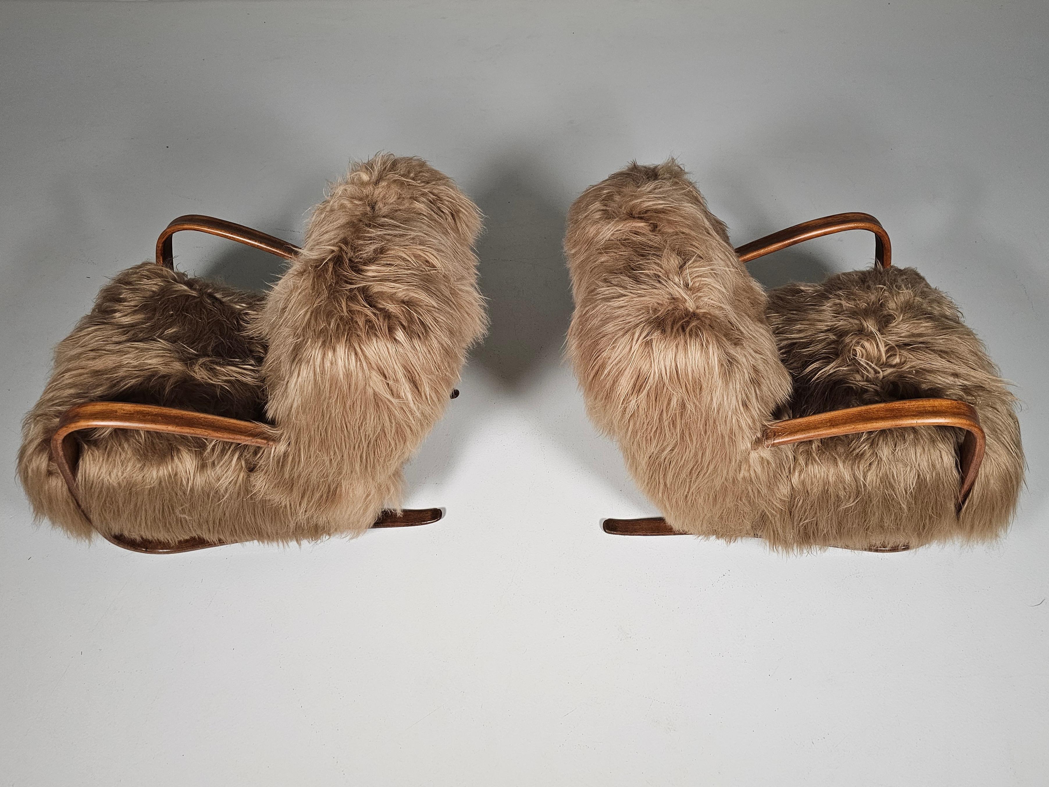 Sillas de salón Jindrich Halabala en piel de oveja de Mongolia beige, años 30 Checo en venta