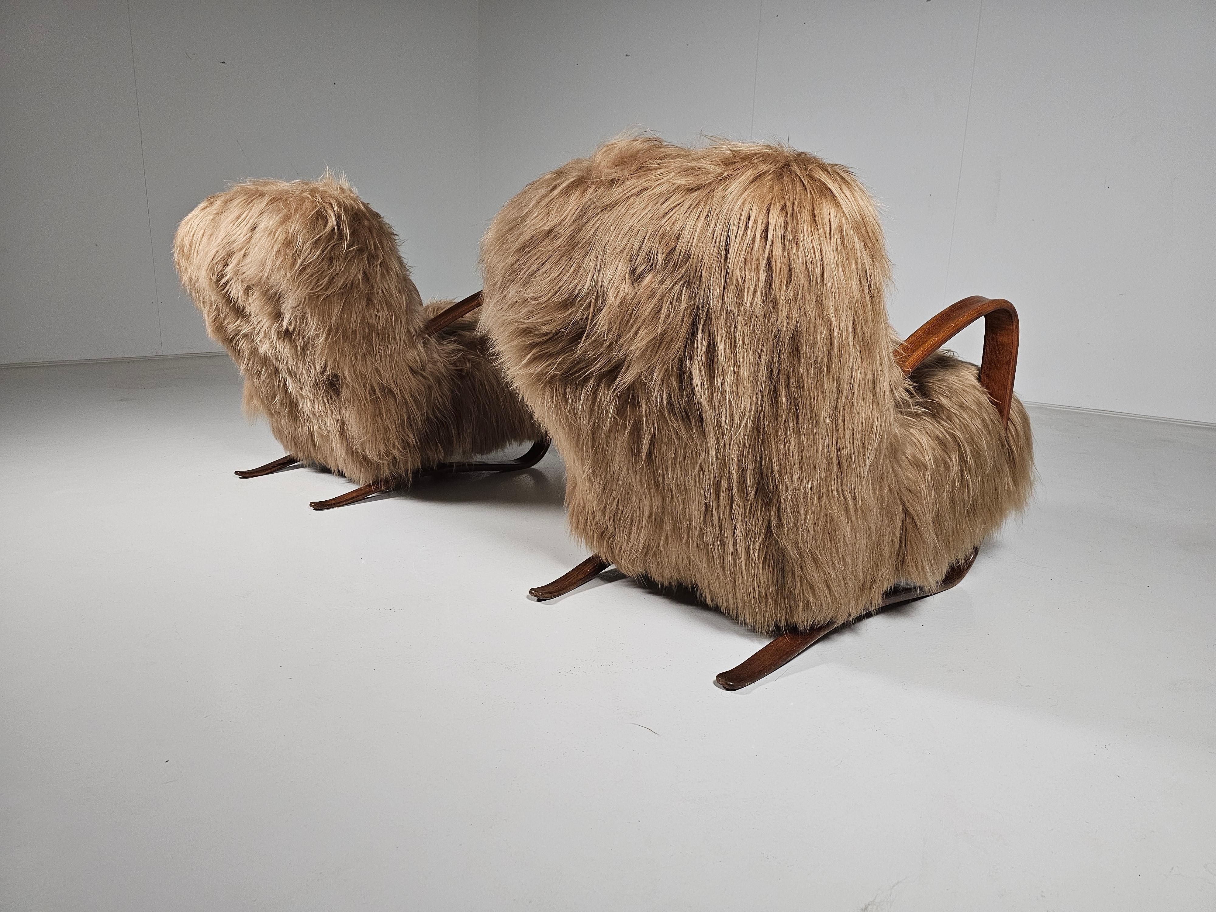 Sillas de salón Jindrich Halabala en piel de oveja de Mongolia beige, años 30 en Bueno estado para la venta en amstelveen, NL