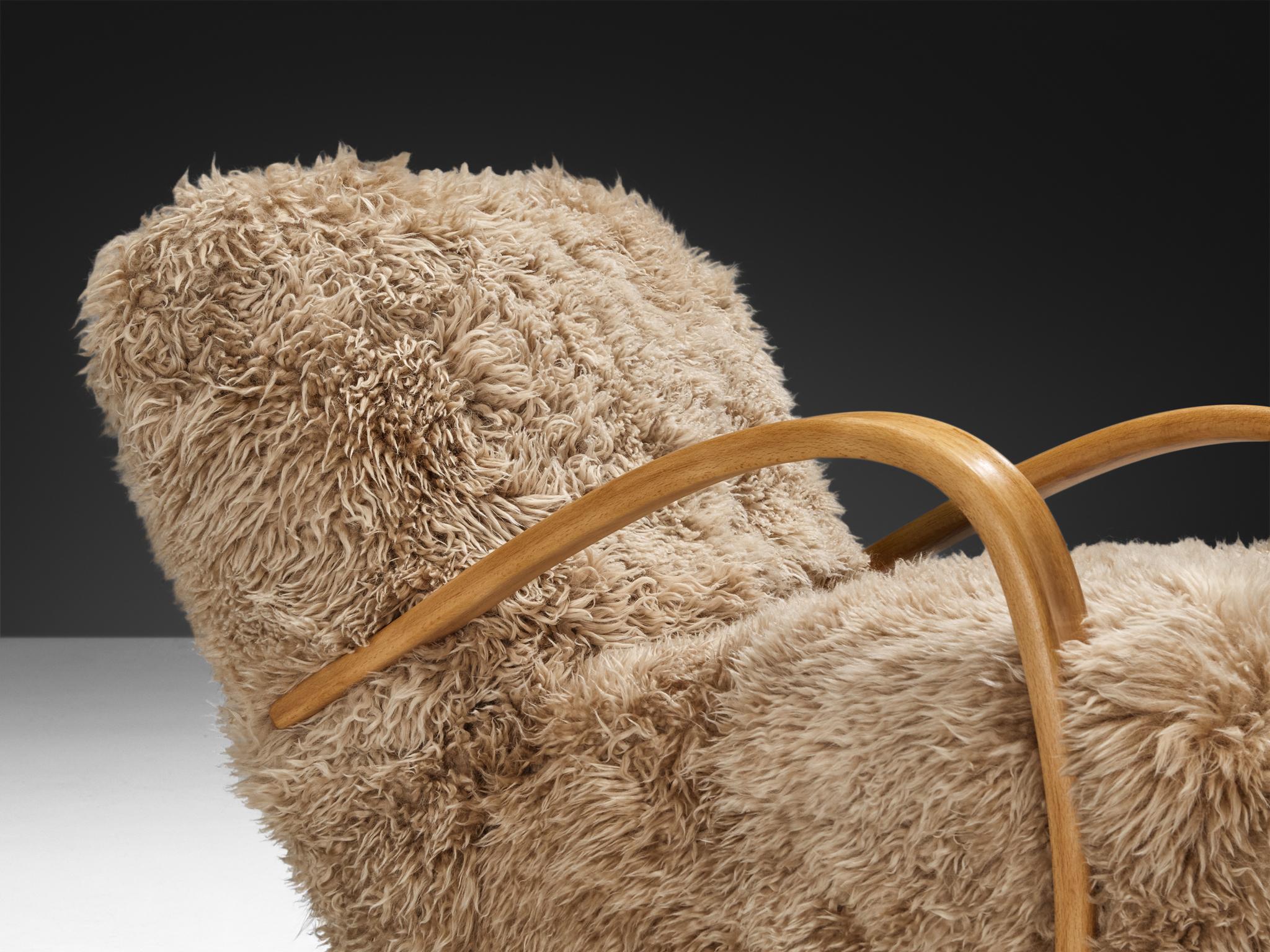 Sillones Jindřich Halabala de lana de cordero tibetana beige en Bueno estado para la venta en Waalwijk, NL