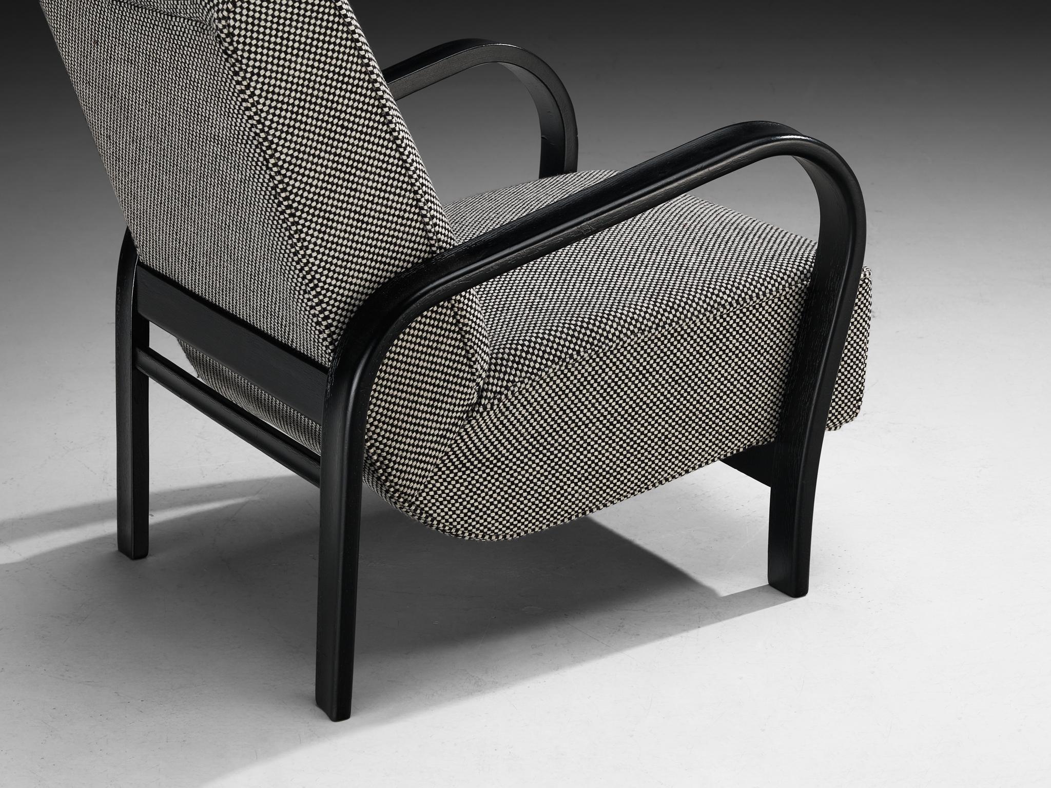Jindrich Halabala Loungesessel mit schwarz-weiß karierter Polsterung im Angebot 2