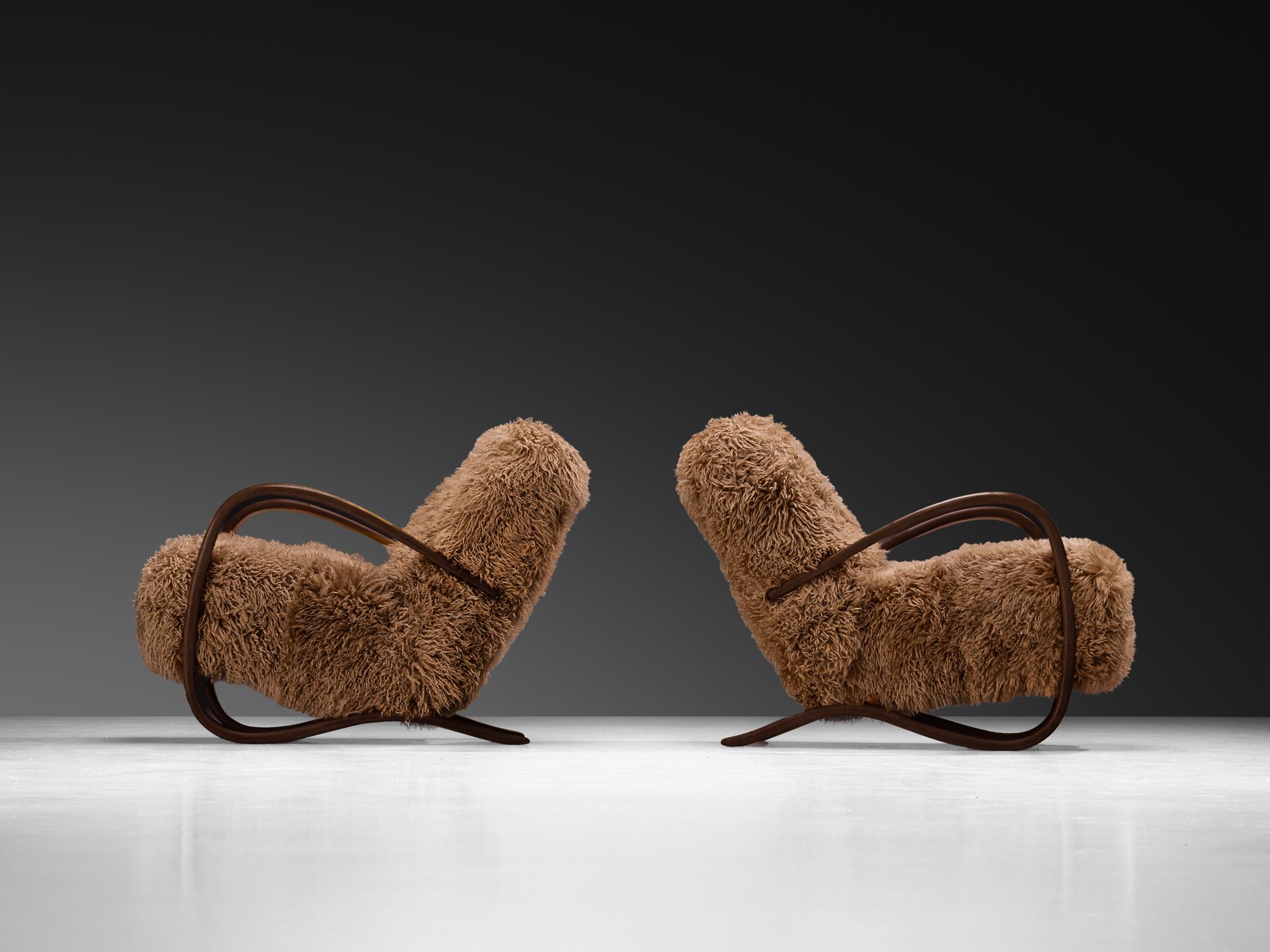 Tchèque Jindřich Halabala Chaises longues en laine d'agneau tibétaine brune en vente