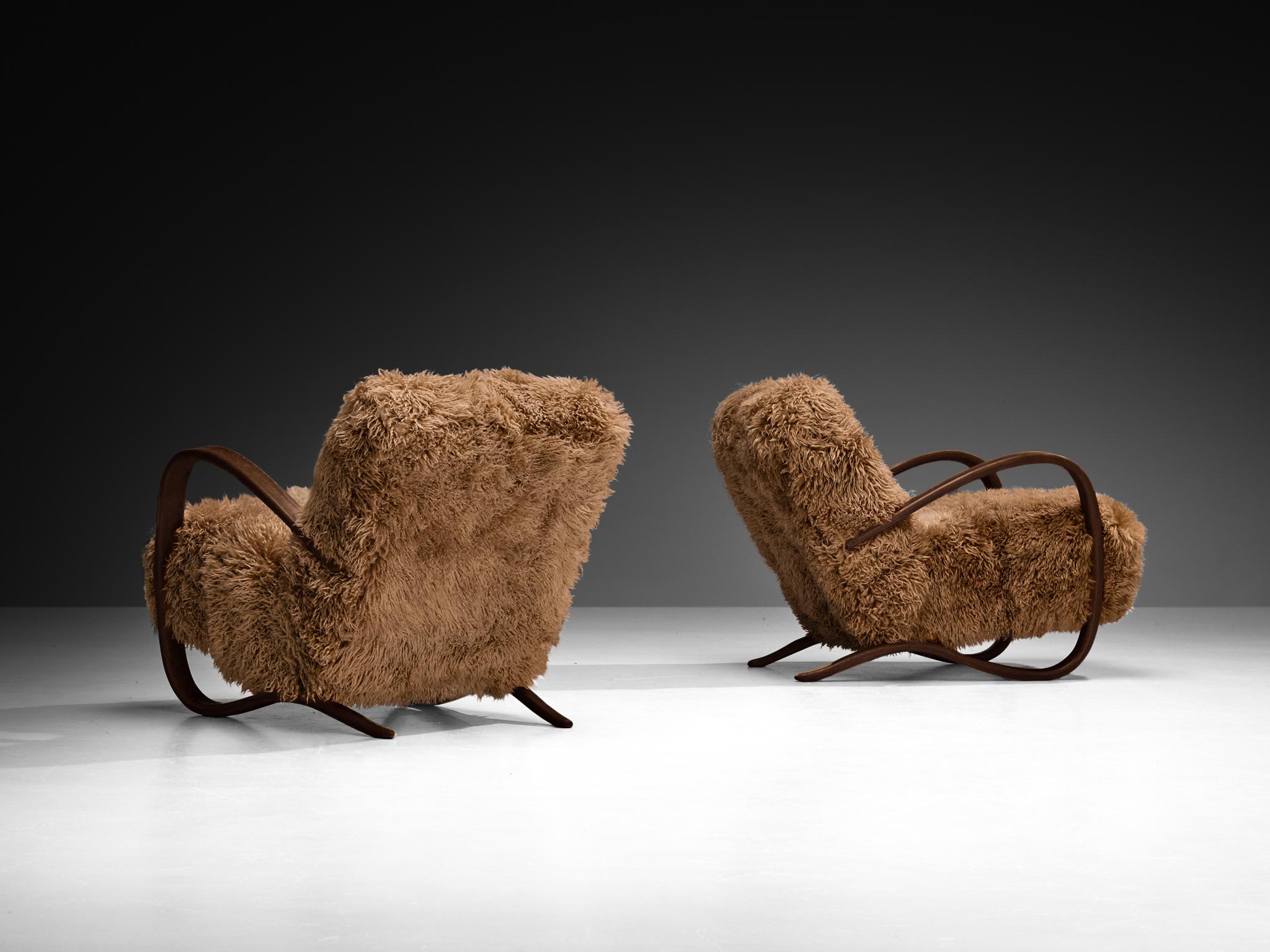 Milieu du XXe siècle Jindřich Halabala Chaises longues en laine d'agneau tibétaine brune en vente