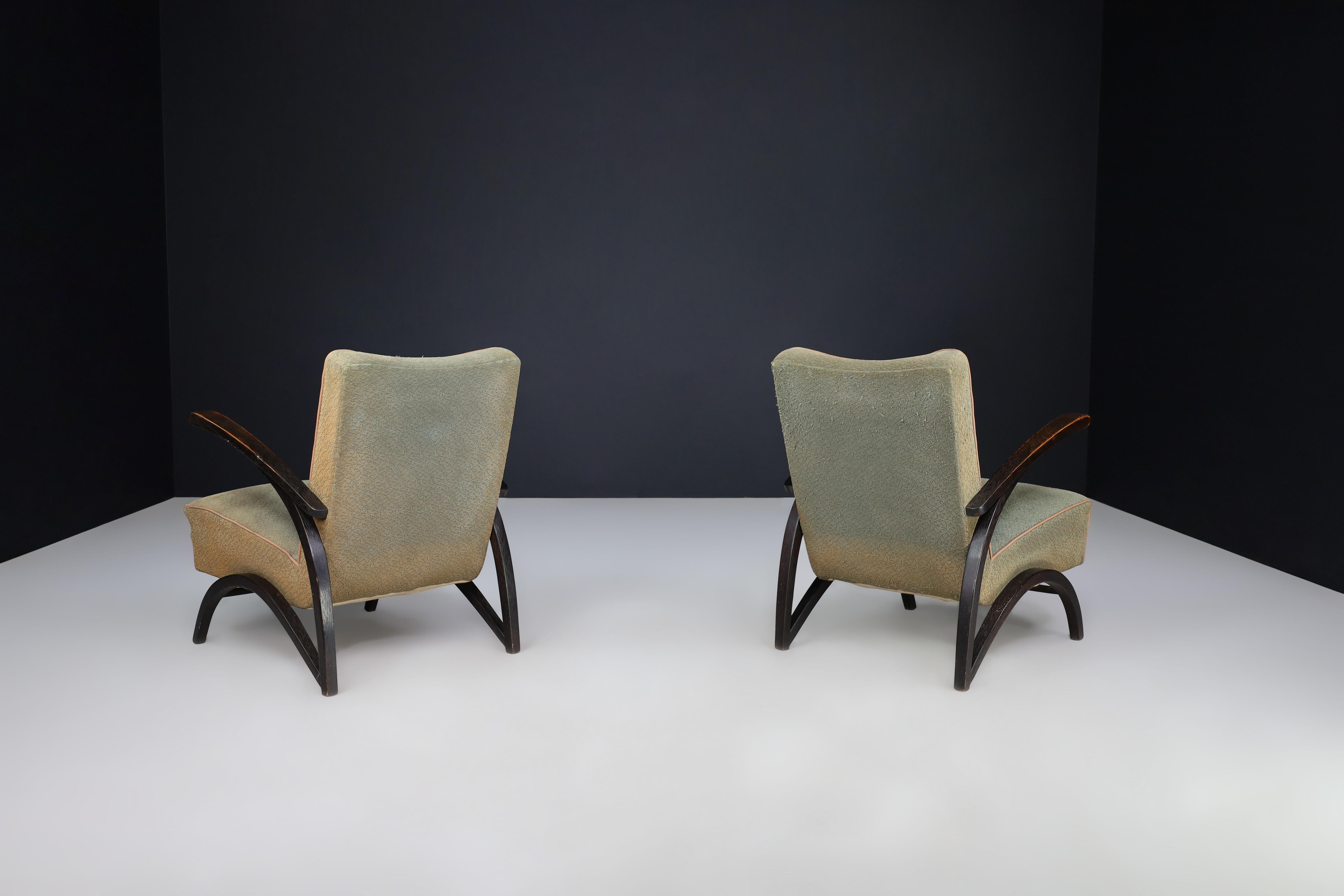Jindrich Halabala Lounge Chairs in Original Upholstery Czech Republic 1930.  In Good Condition In Almelo, NL