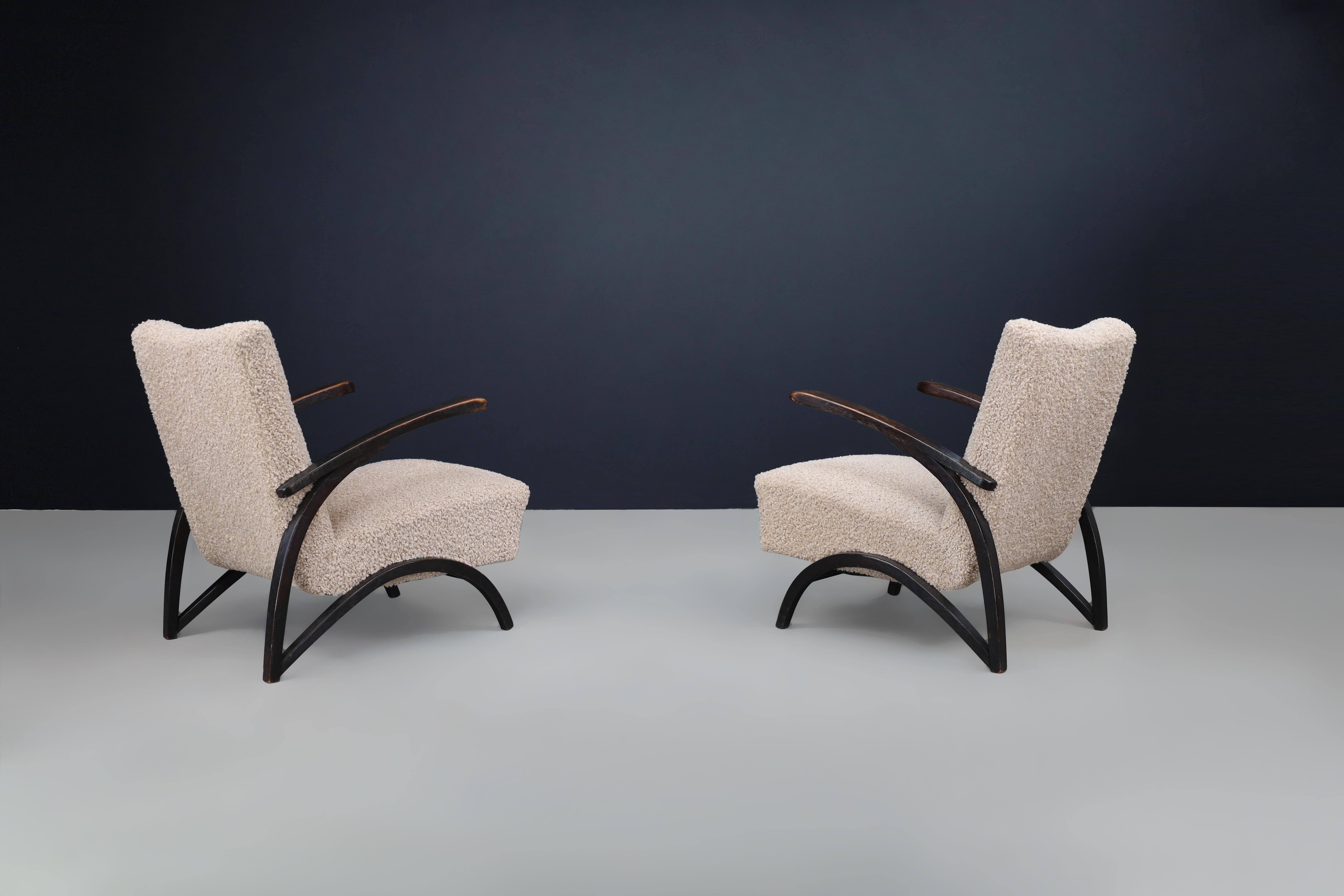 Jindrich Halabala Lounge Chairs in Teddy  Upholstery Czech Republic 1930.  In Good Condition For Sale In Almelo, NL