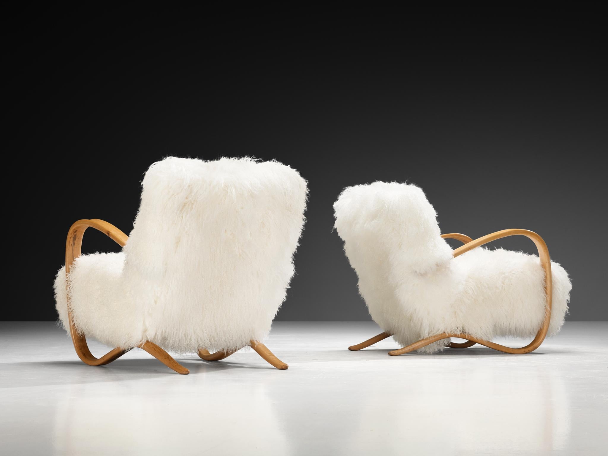 Jindřich Halabala Chaises longues en laine d'agneau tibétaine blanche Bon état - En vente à Waalwijk, NL