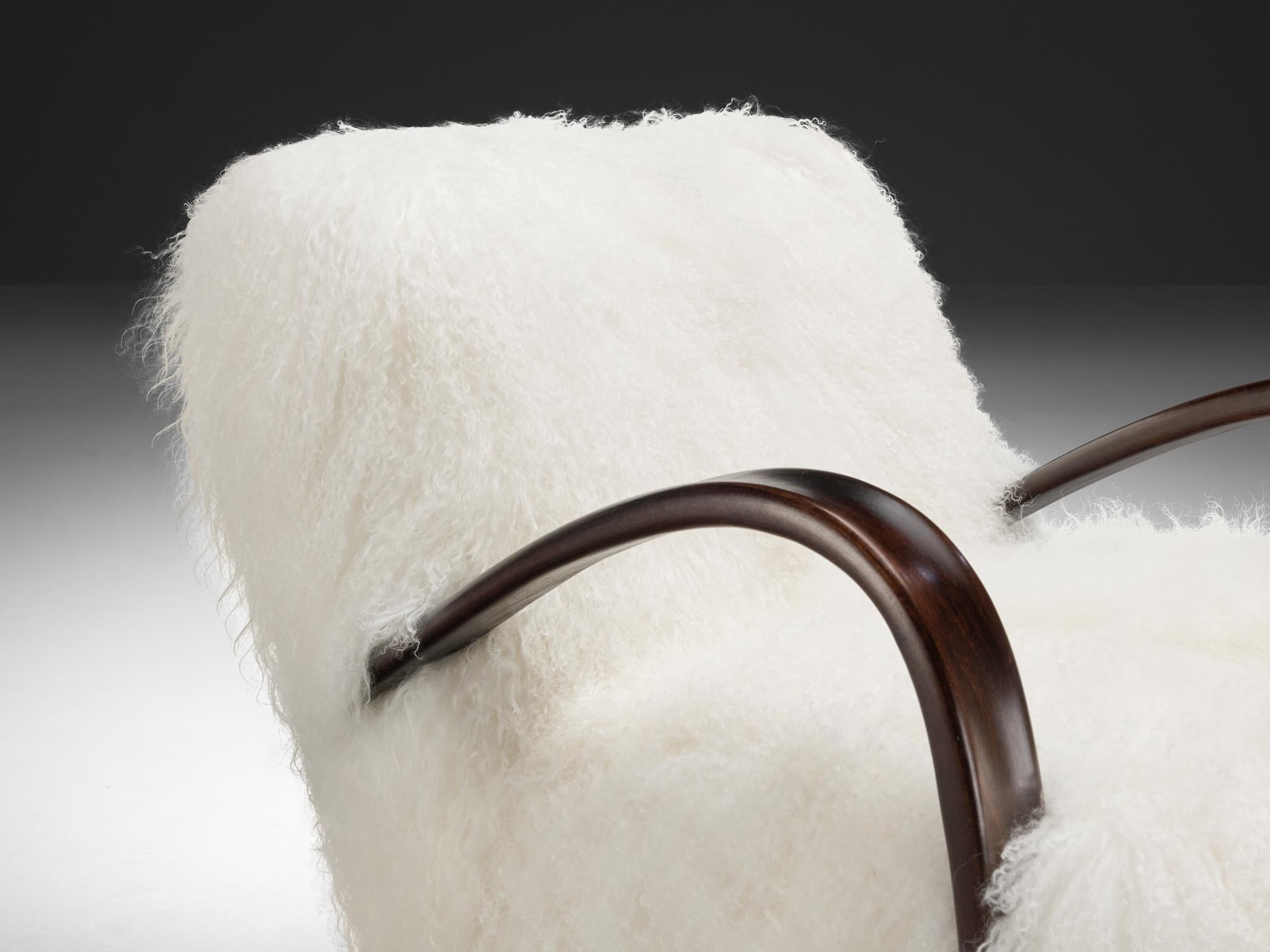 Tchèque Chaises longues Jindrich Halabala en laine d'agneau tibétaine blanche en vente
