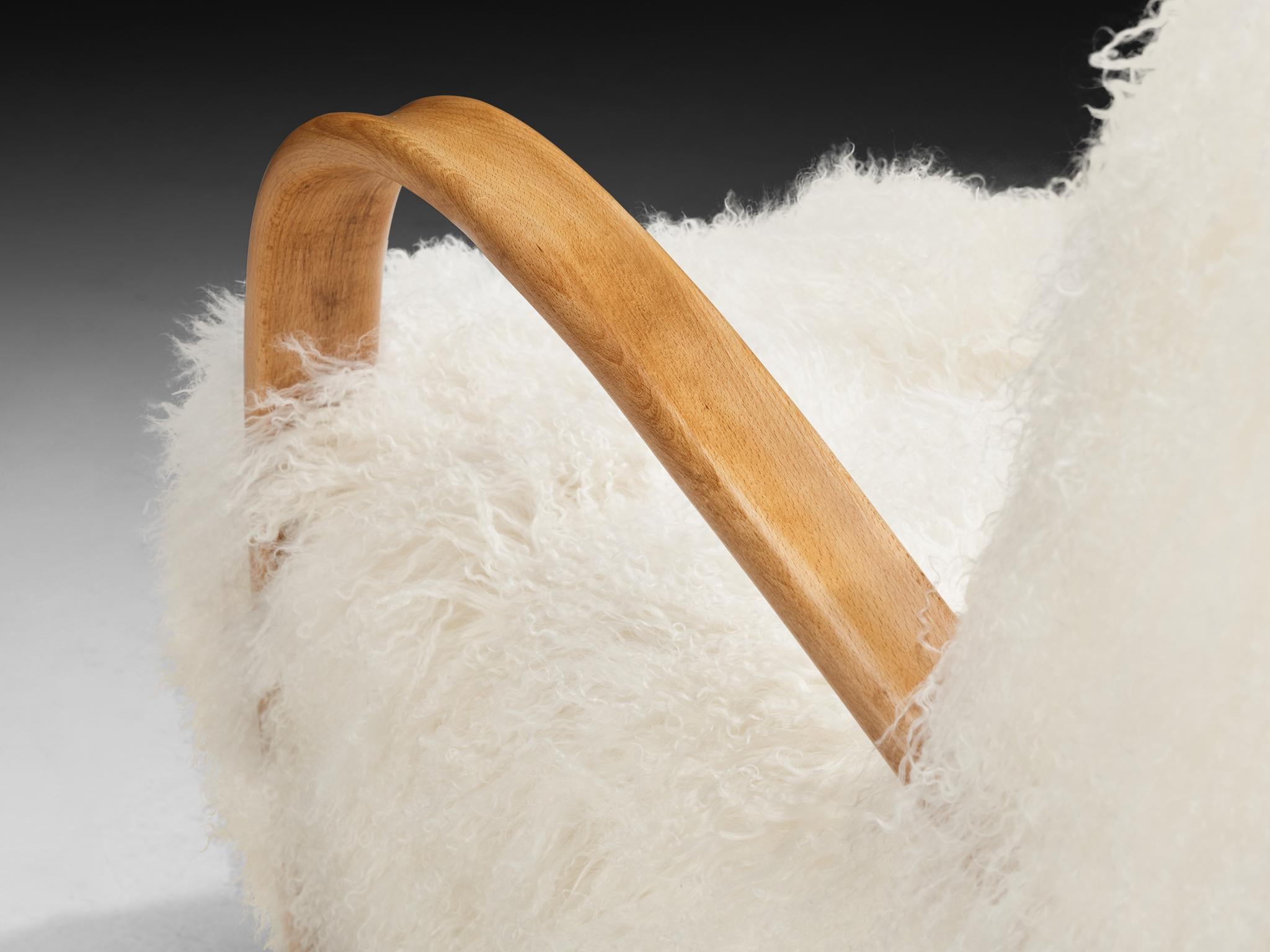 Milieu du XXe siècle Jindřich Halabala Chaises longues en laine d'agneau tibétaine blanche en vente