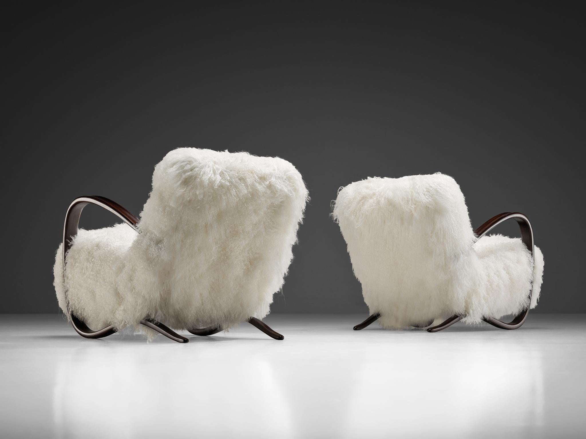 Milieu du XXe siècle Chaises longues Jindrich Halabala en laine d'agneau tibétaine blanche en vente