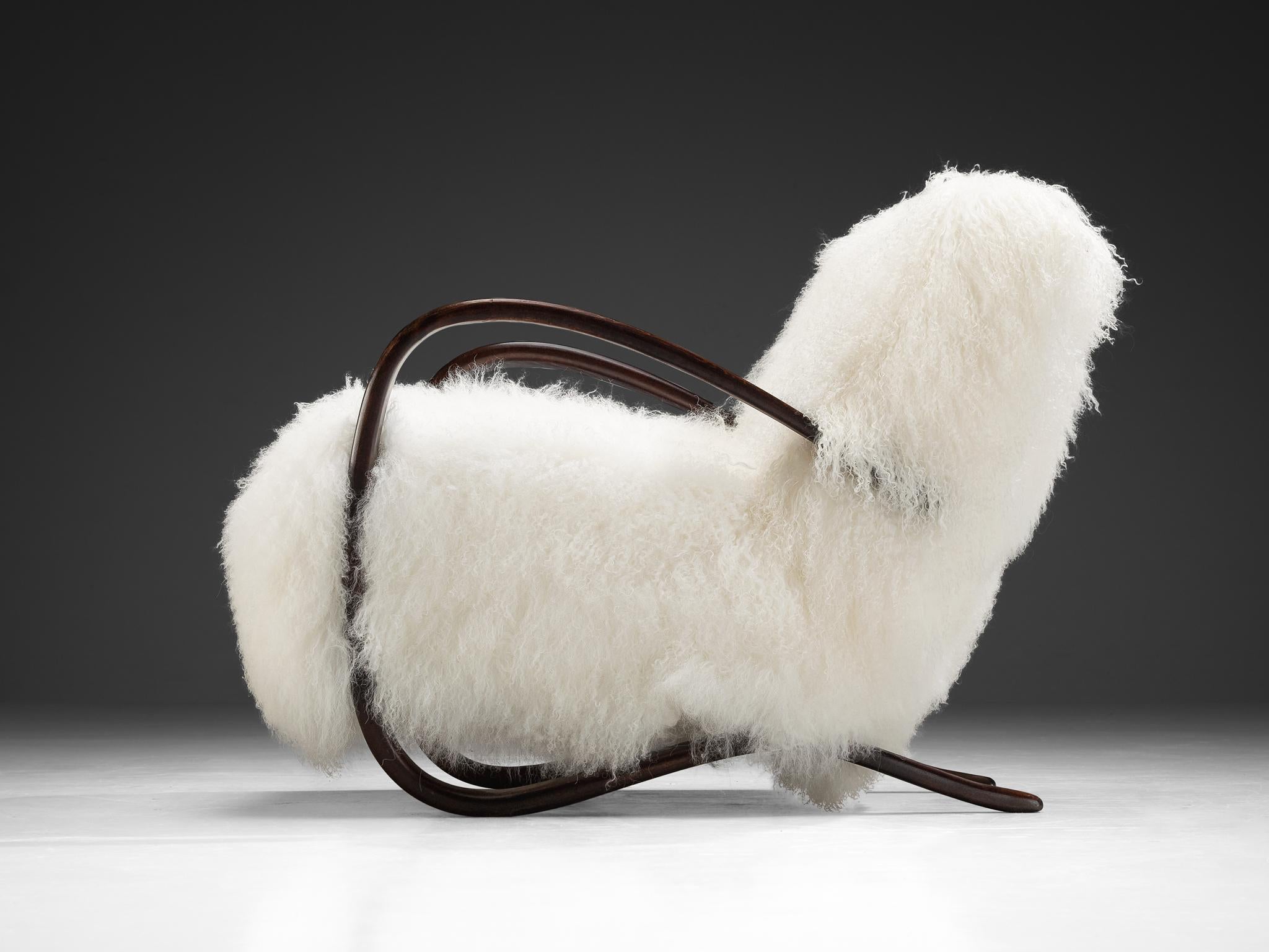 Cuir de mouton Chaises longues Jindrich Halabala en laine d'agneau tibétaine blanche en vente