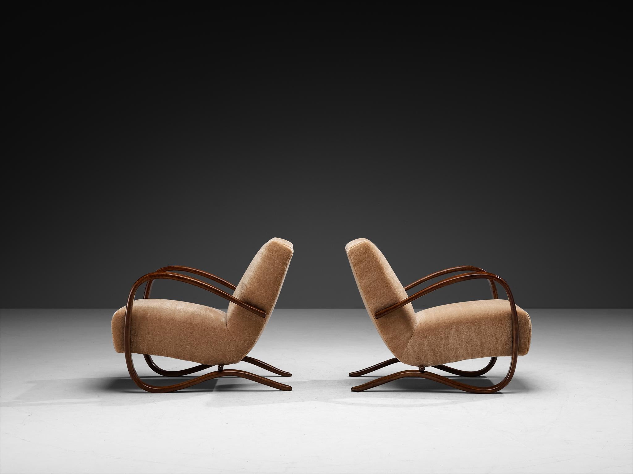 Jindrich Halabala Lounge Chairs gepolstert in braunem Pierre Frey-Stoff im Angebot 1