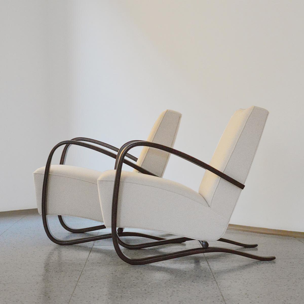 Pair of lounge chairs in wood and fabric, model H-269, designed by Jindrich Halabala and manufactured by UP Závody in former Czechoslovakia, 1930s.

Perhaps one of the most well-known lounge chair models by the renowned Czech designer, the H-269