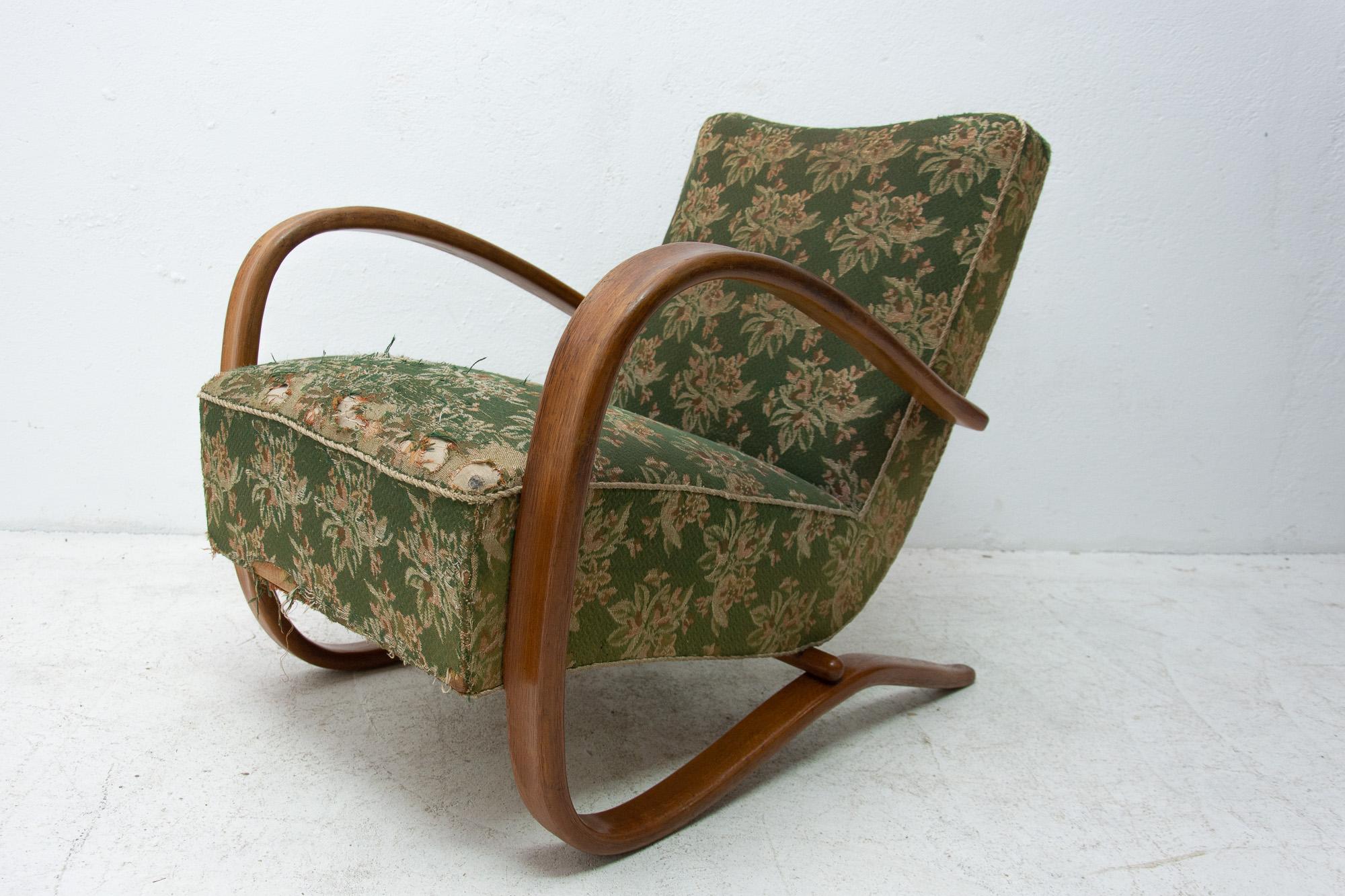 Jindrich Halabala, Pair of Lounge Bentwood Armchairs H-269, Czechoslovakia 4