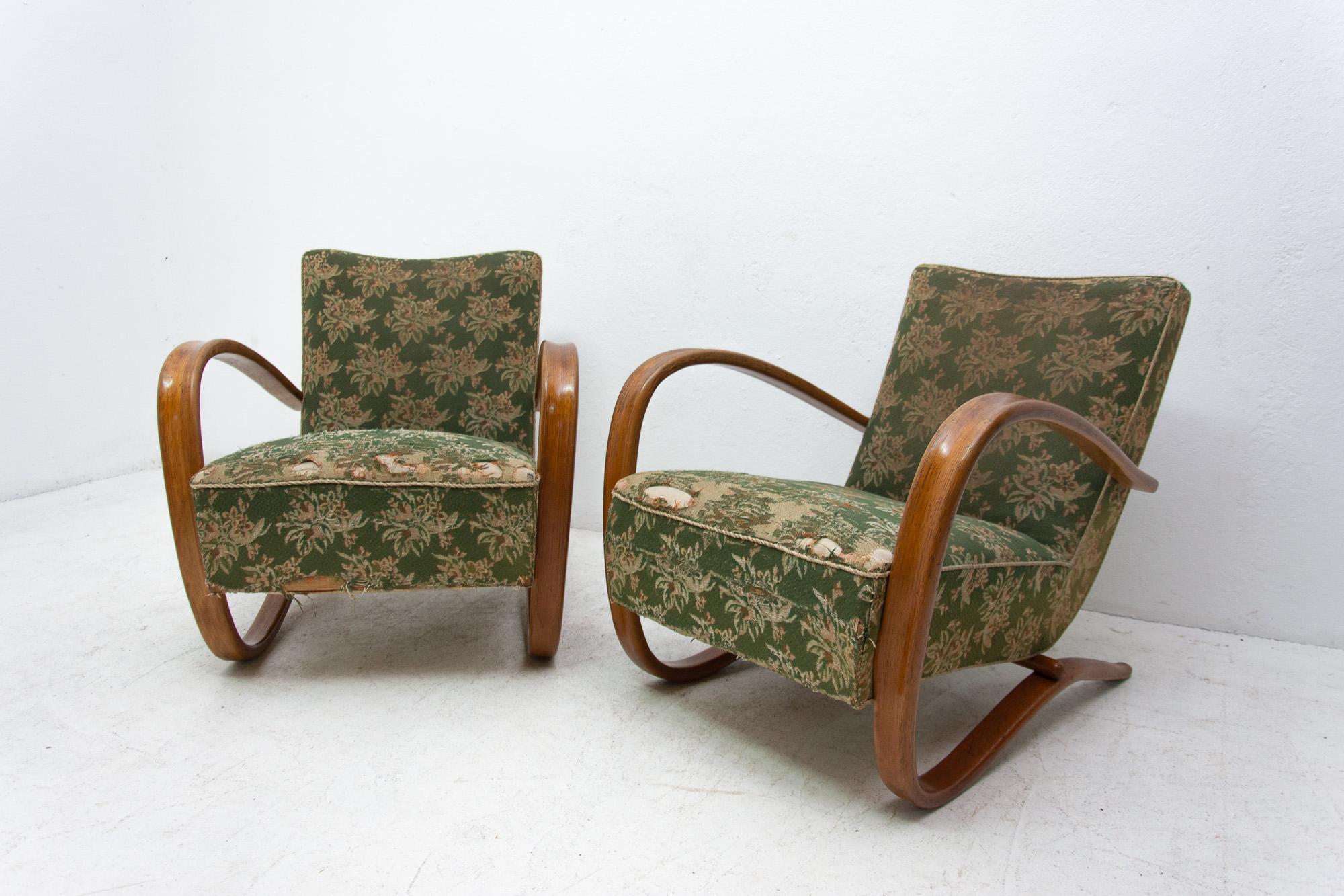 Art Deco Jindrich Halabala, Pair of Lounge Bentwood Armchairs H-269, Czechoslovakia