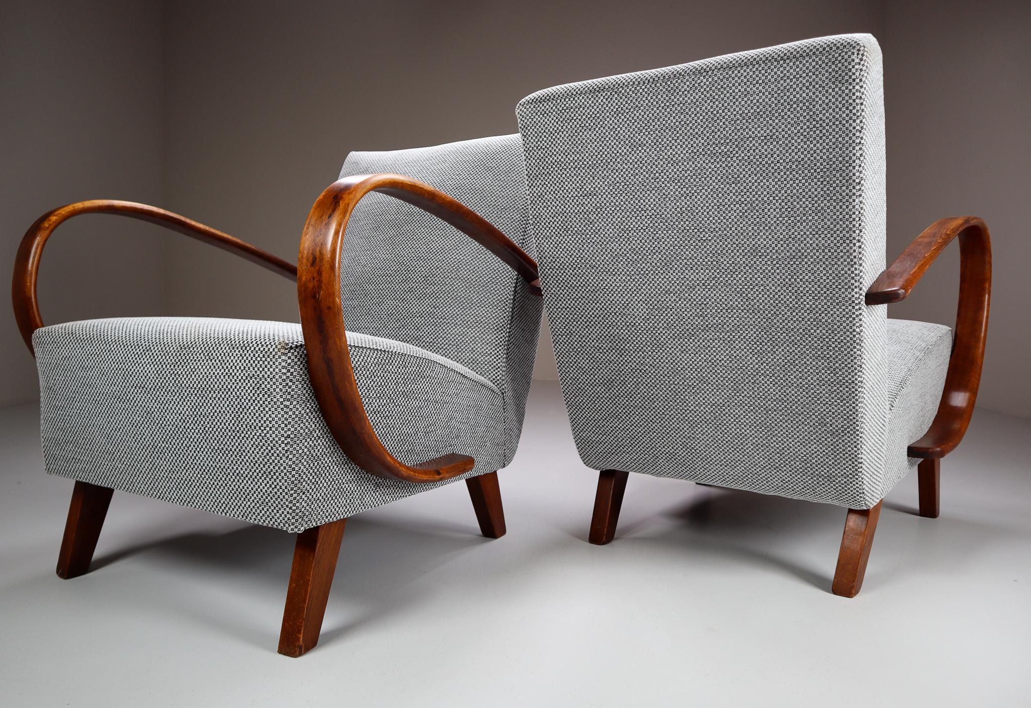 Jindrich Halabala Re-Upholstered Bentwood Armchairs, 1940s Czech Republic In Good Condition In Almelo, NL