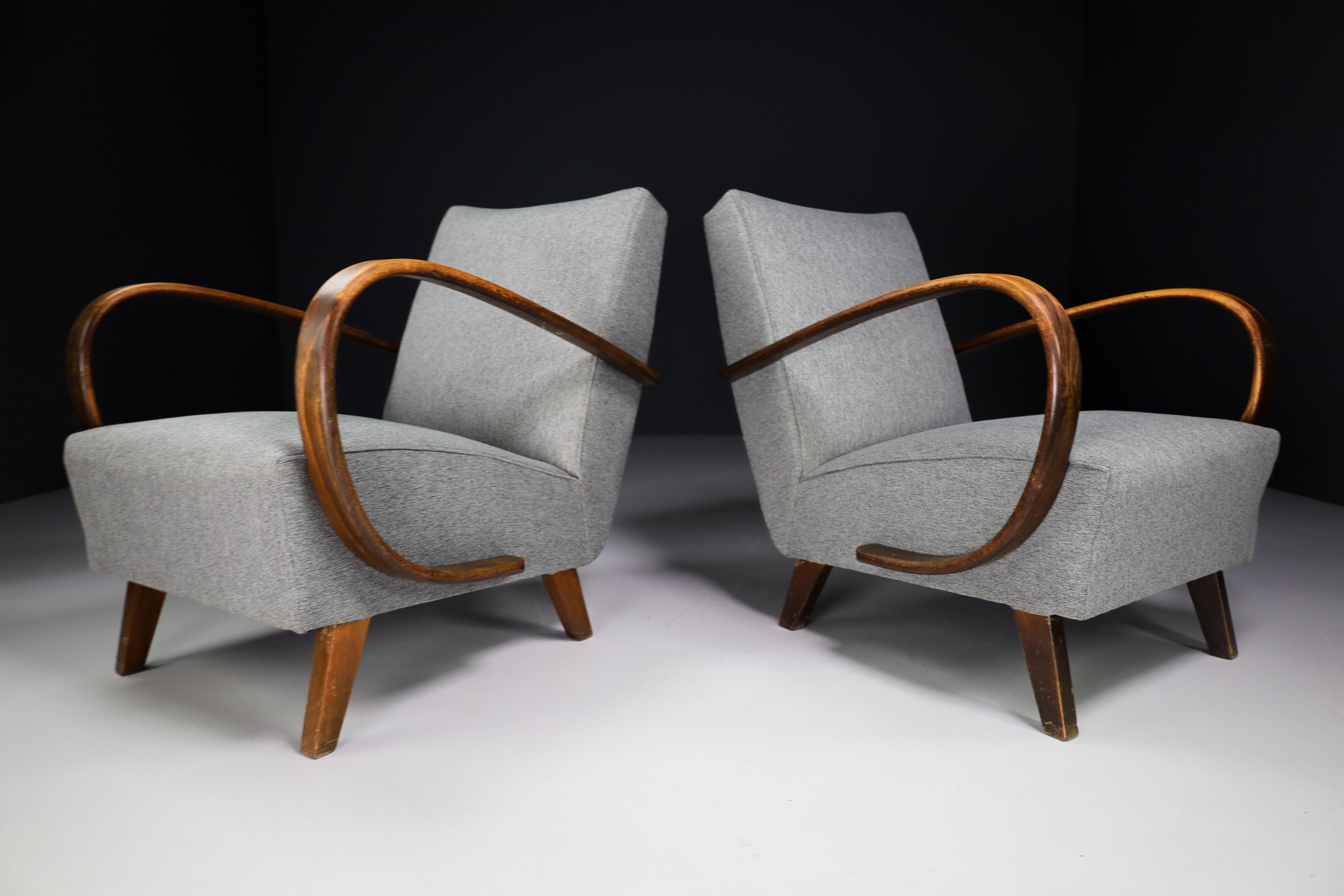Jindrich Halabala re-upholstered patinated bentwood armchairs, 1940s Czech Republic.

These iconic set chairs are from Czechia, circa 1940. Produced by Thonet, these chairs (model H-227), designed by Jindrich Halabala, are a norm for midcentury