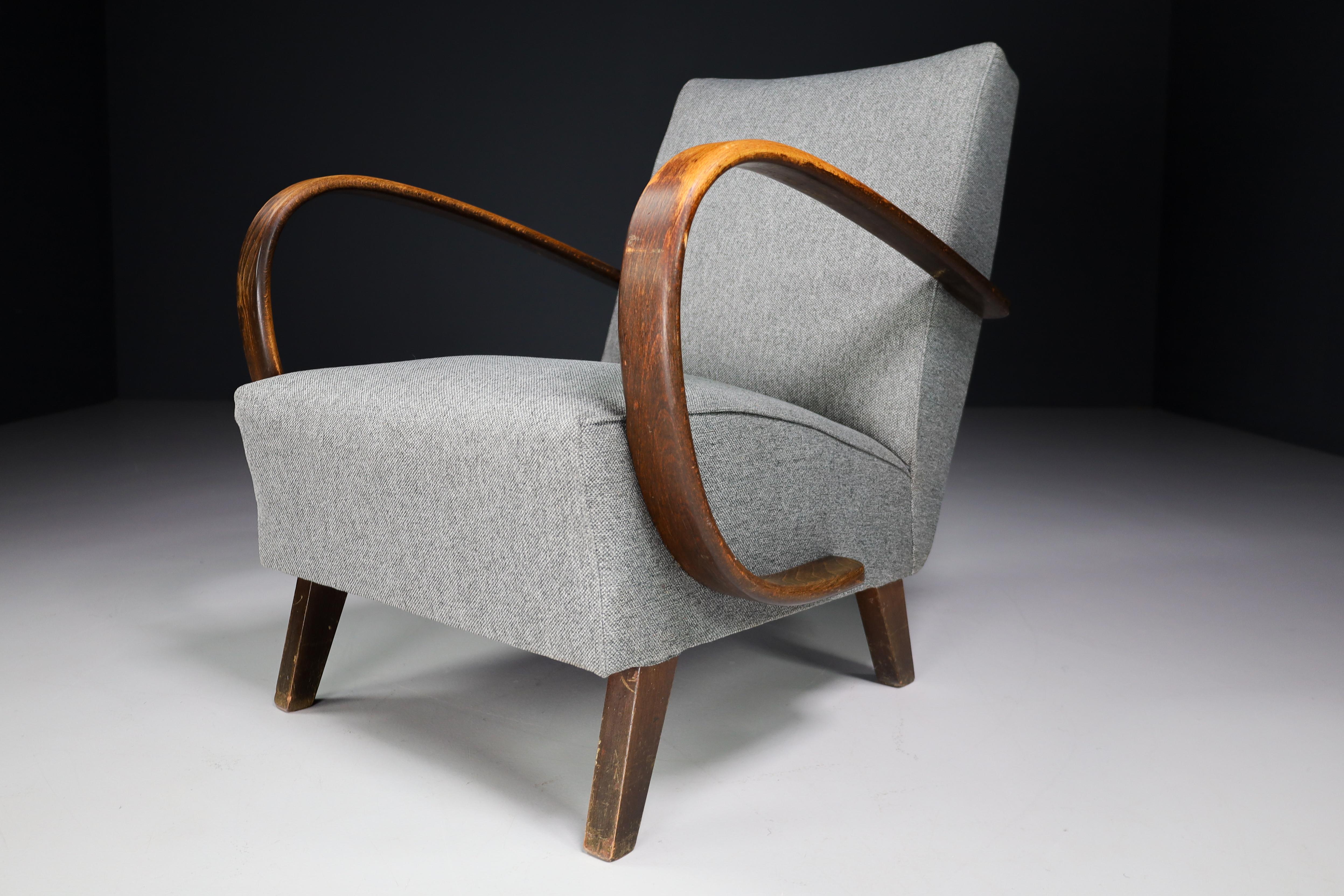Jindrich Halabala Re-Upholstered Patinated Bentwood Armchairs In Good Condition In Almelo, NL