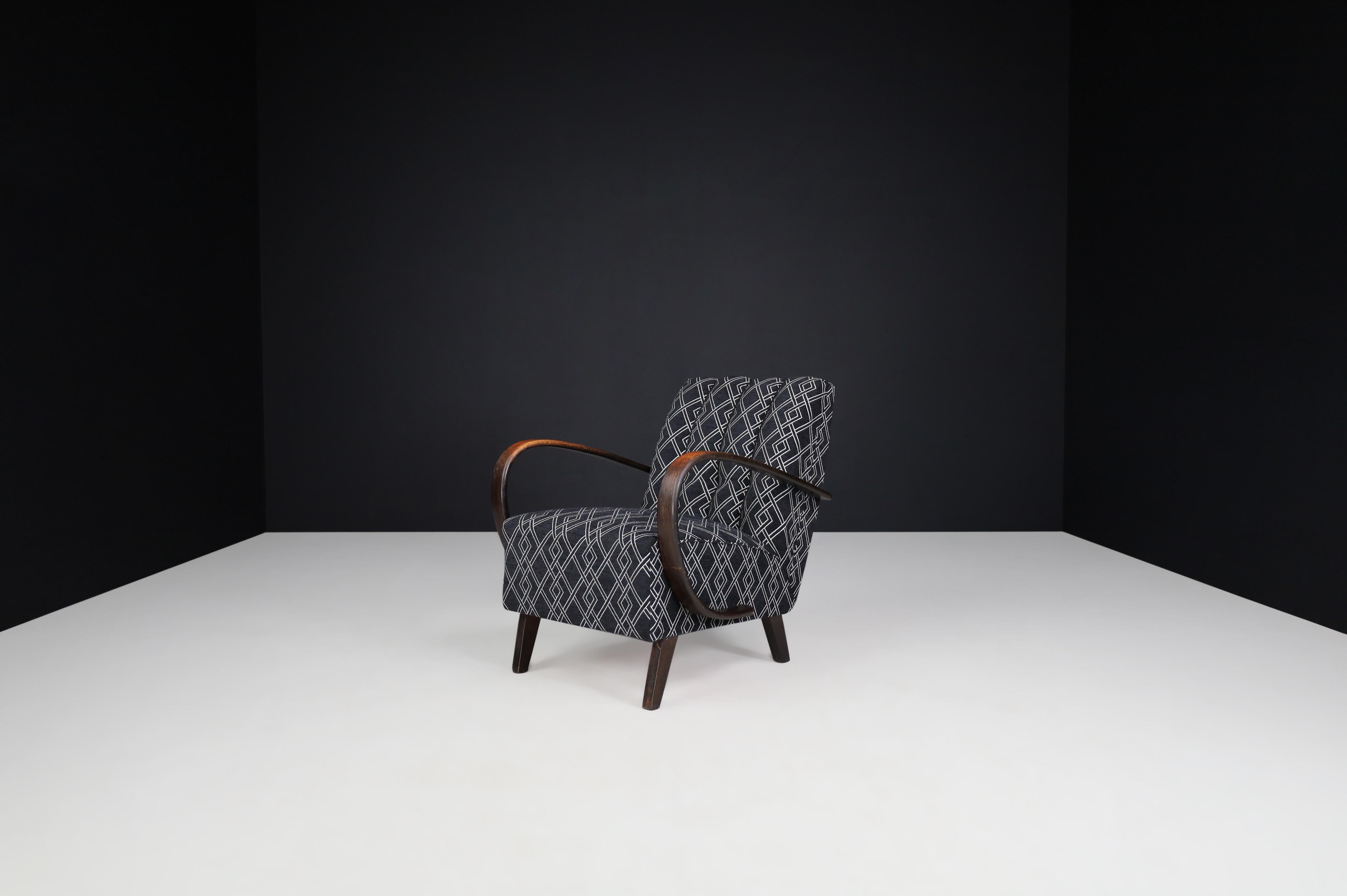 Jindrich Halabala Re-Upholstered Patinated Bentwood Lounge Chairs, 1940s 3