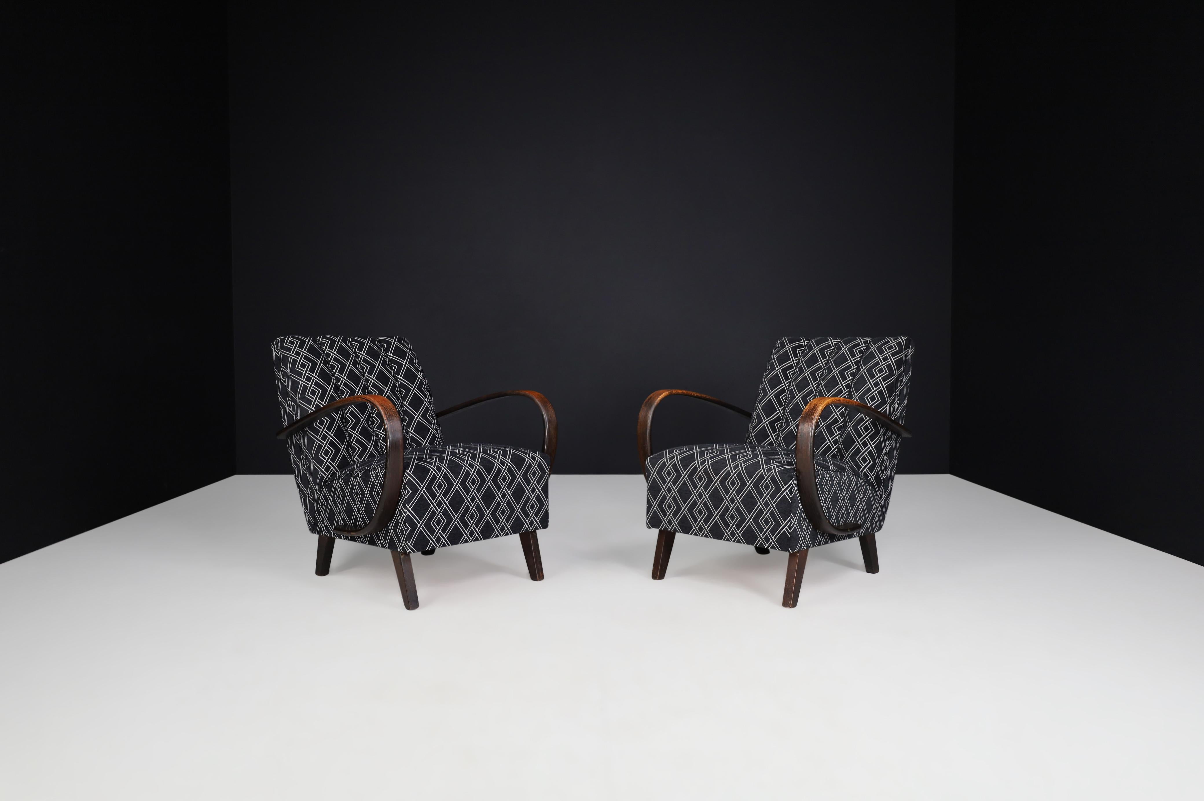 20th Century Jindrich Halabala Re-Upholstered Patinated Bentwood Lounge Chairs, 1940s For Sale