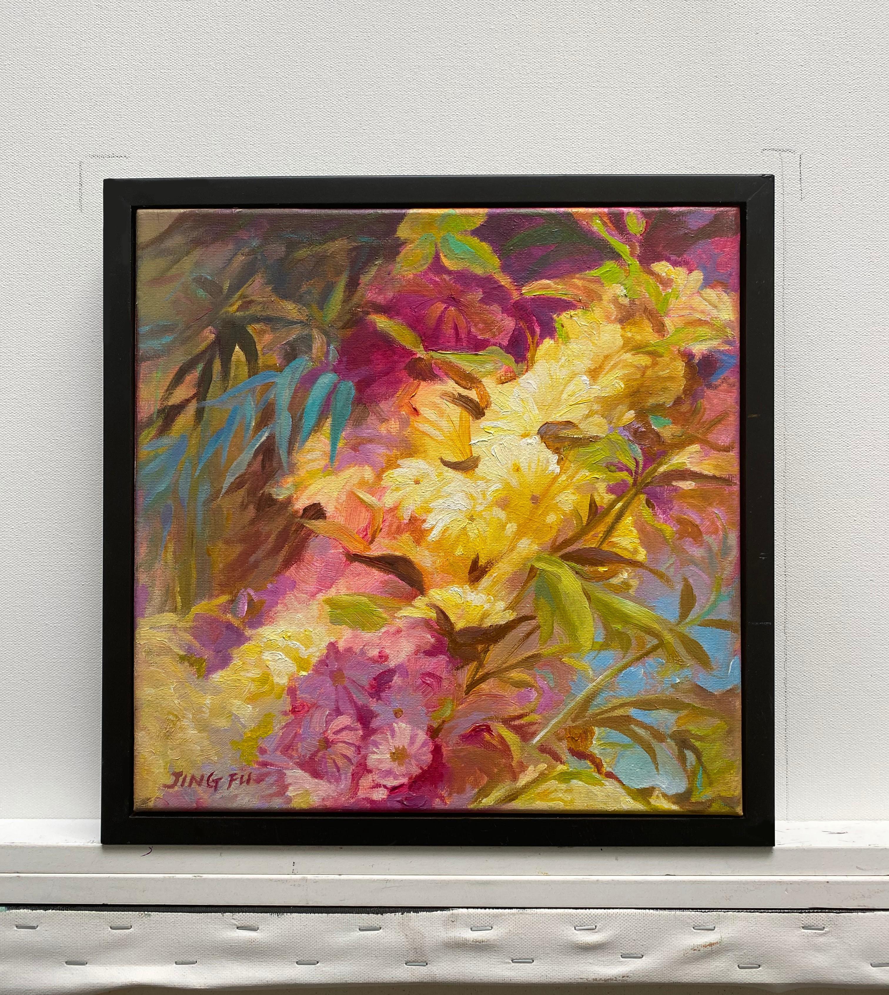 Zest (Blumenlandschaft gelb-rosa Blumengrüne Blätter) – Painting von Jing Fu