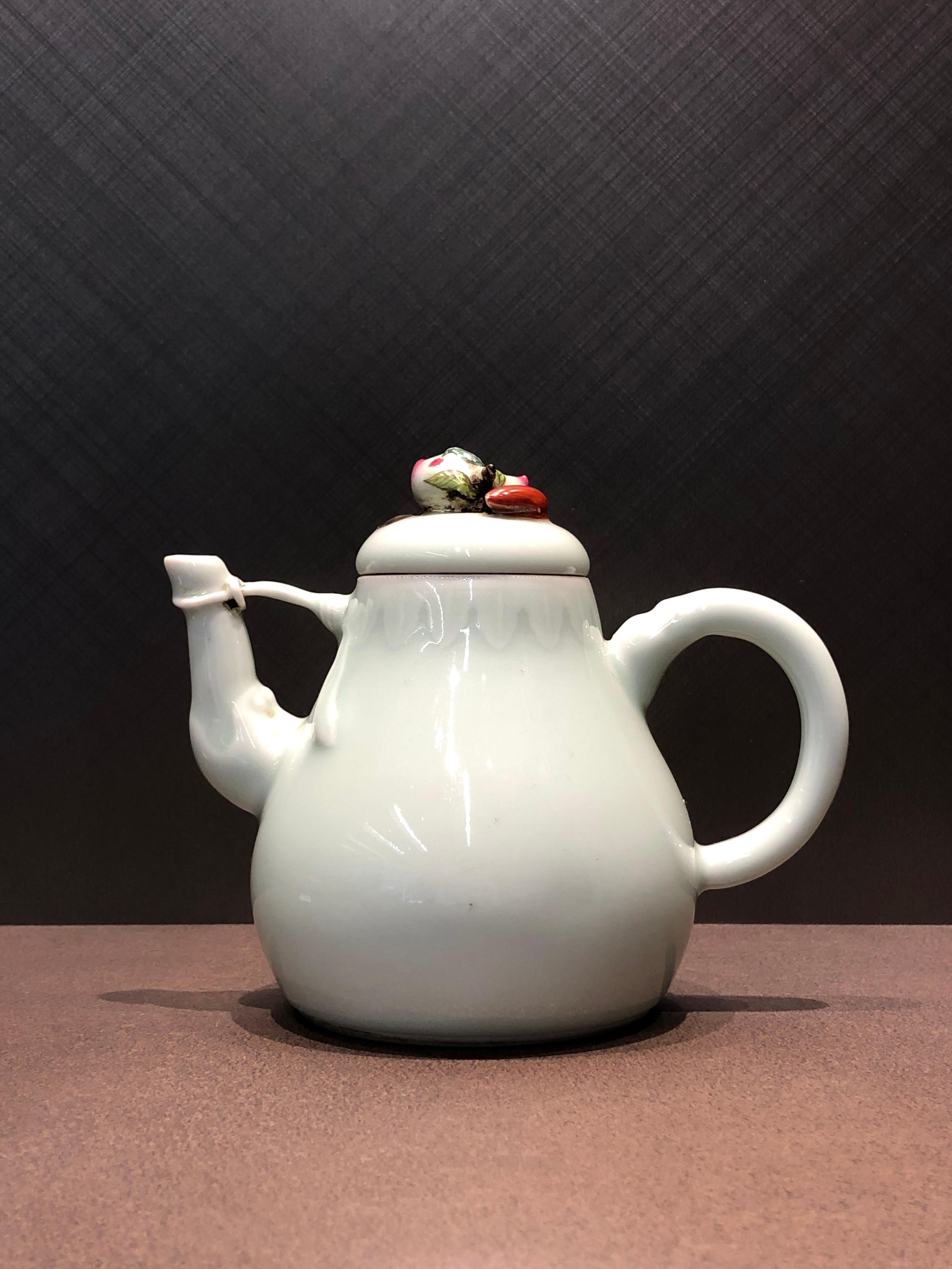 Teapot made in Jingdezhen at the period of Qing Dynasty.
Jingdezhen is famous production center of fine quality of Chinese ceramics.
The official kilns began in 1004 during the Song Dynasty and flourished during the Ming and Qing Dynasties.