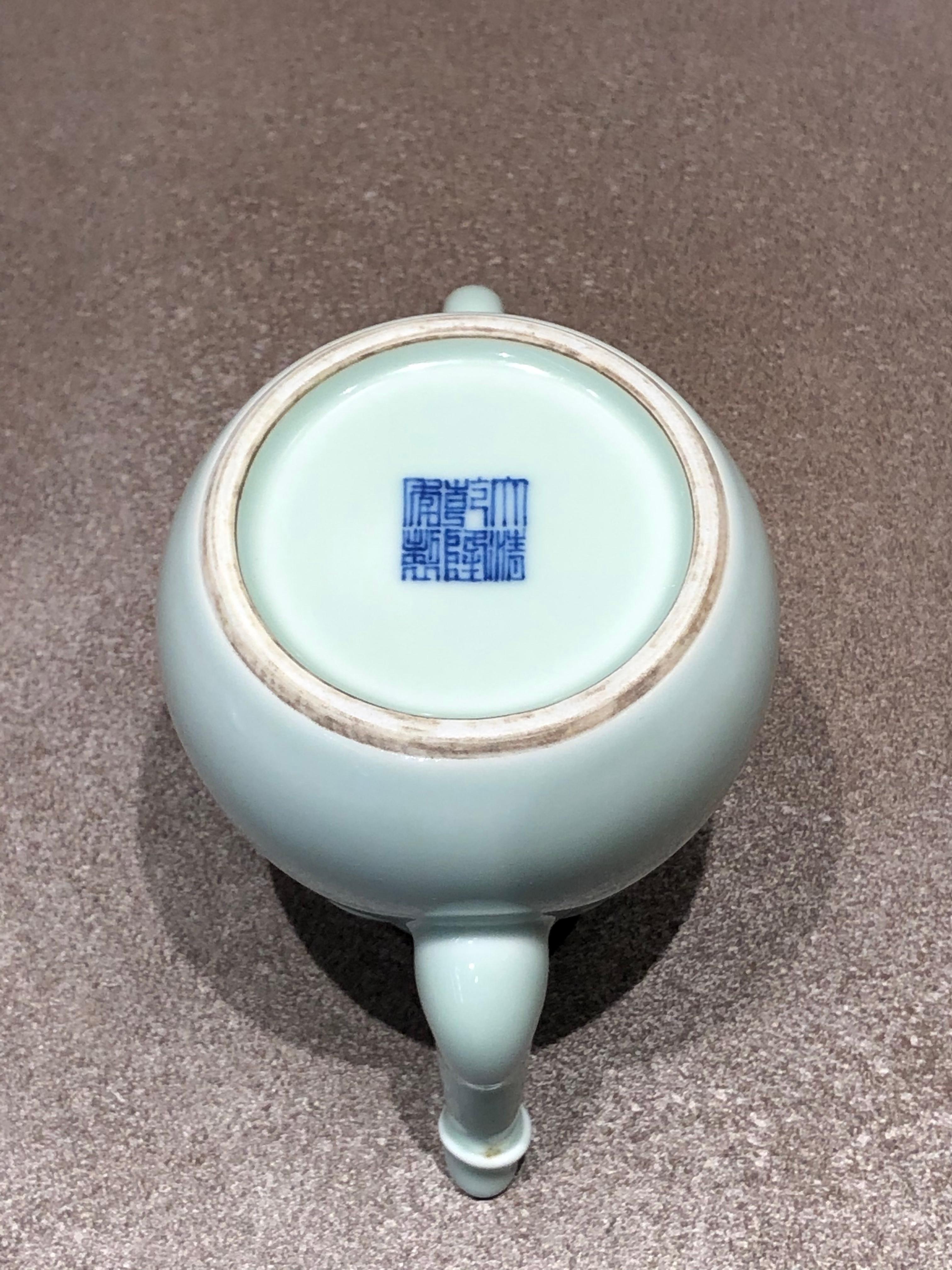 Porcelain Jingdezhen Pale Green China Teapot with Peach Designed Lid, Qing Period For Sale