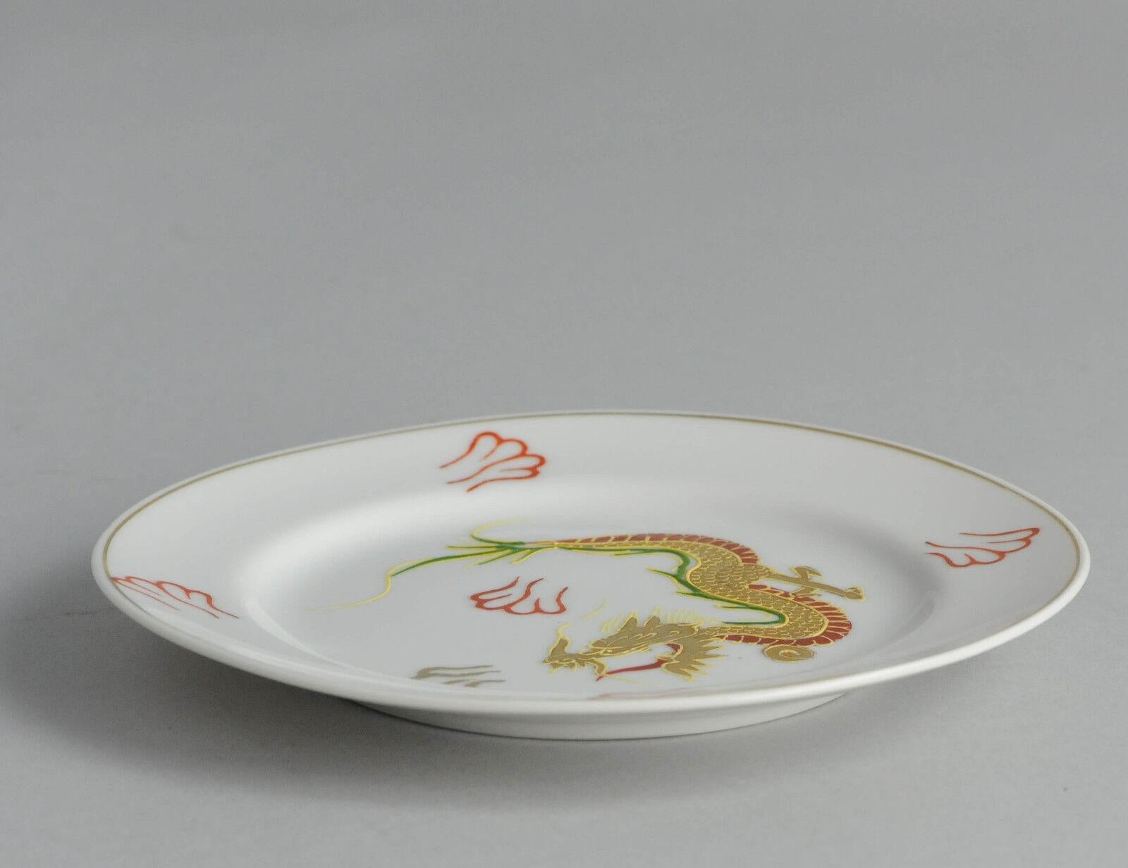 Jingdezhen PRoC Small Plates Dragon Chinese Marked China, 1940-1980 In Excellent Condition In Amsterdam, Noord Holland