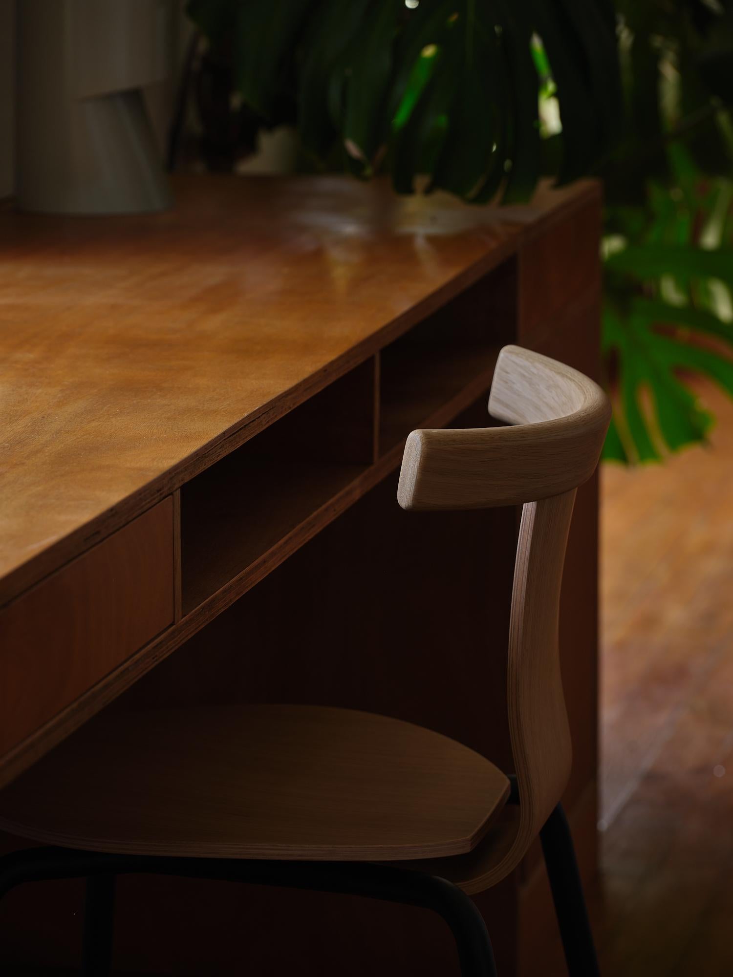 Postmoderne Chaise pivotante à roulettes Jiro de Resident en vente