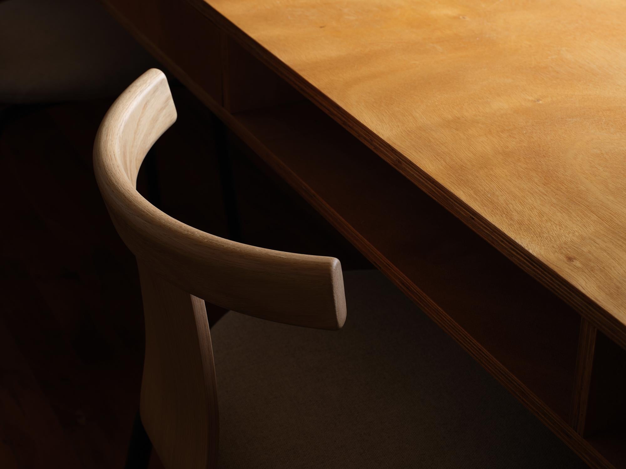 Chaise pivotante à roulettes Jiro de Resident en vente 1