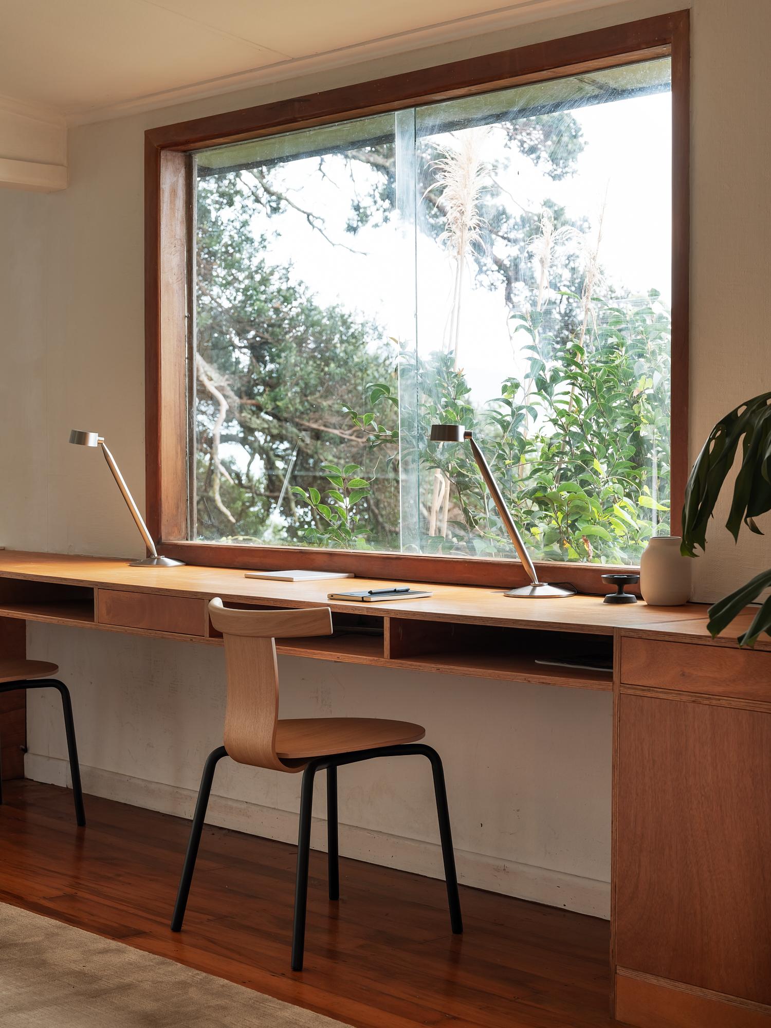 XXIe siècle et contemporain Chaise pivotante à roulettes Jiro de Resident en vente